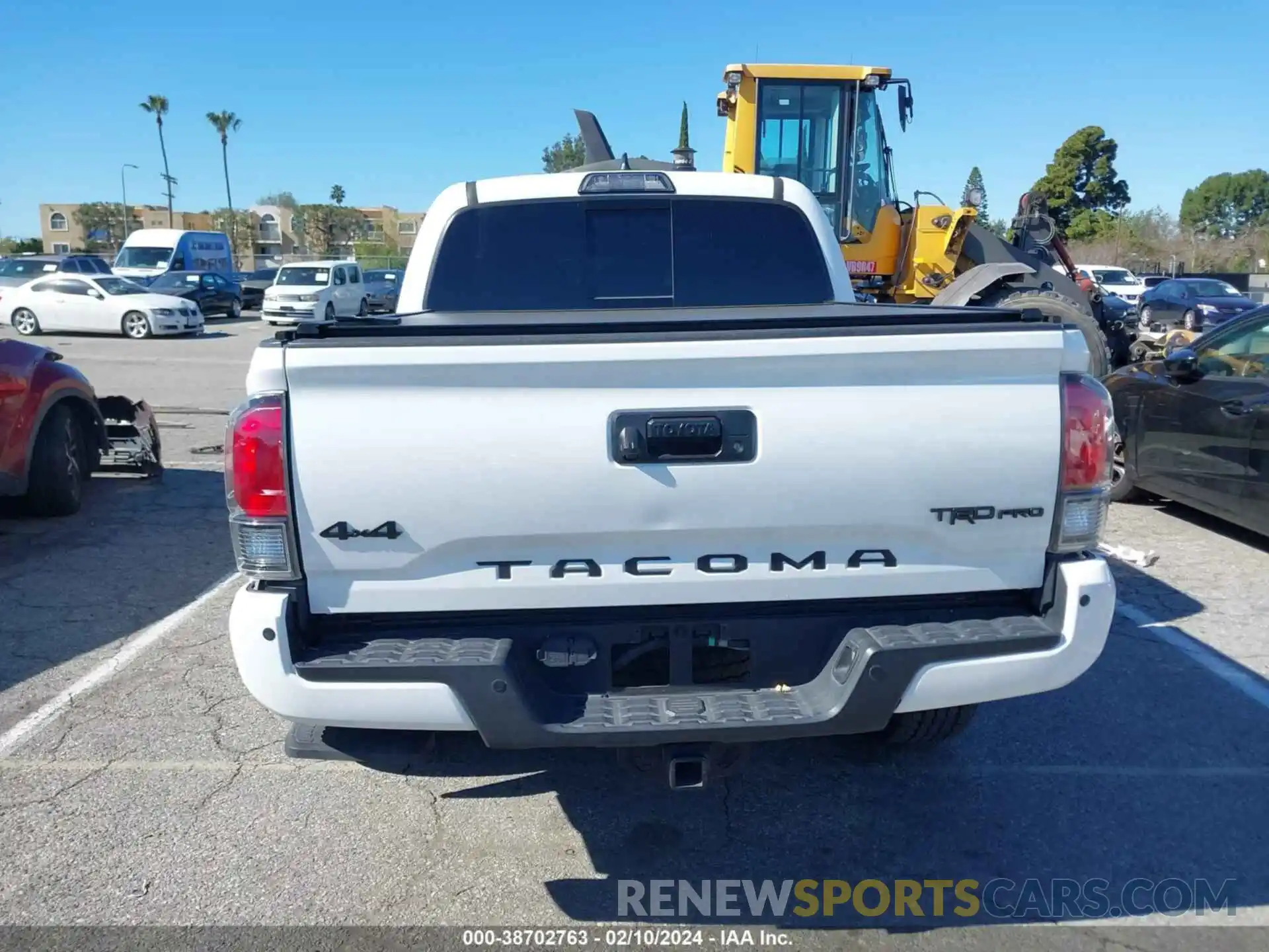 16 Photograph of a damaged car 5TFCZ5AN3KX204487 TOYOTA TACOMA 2019