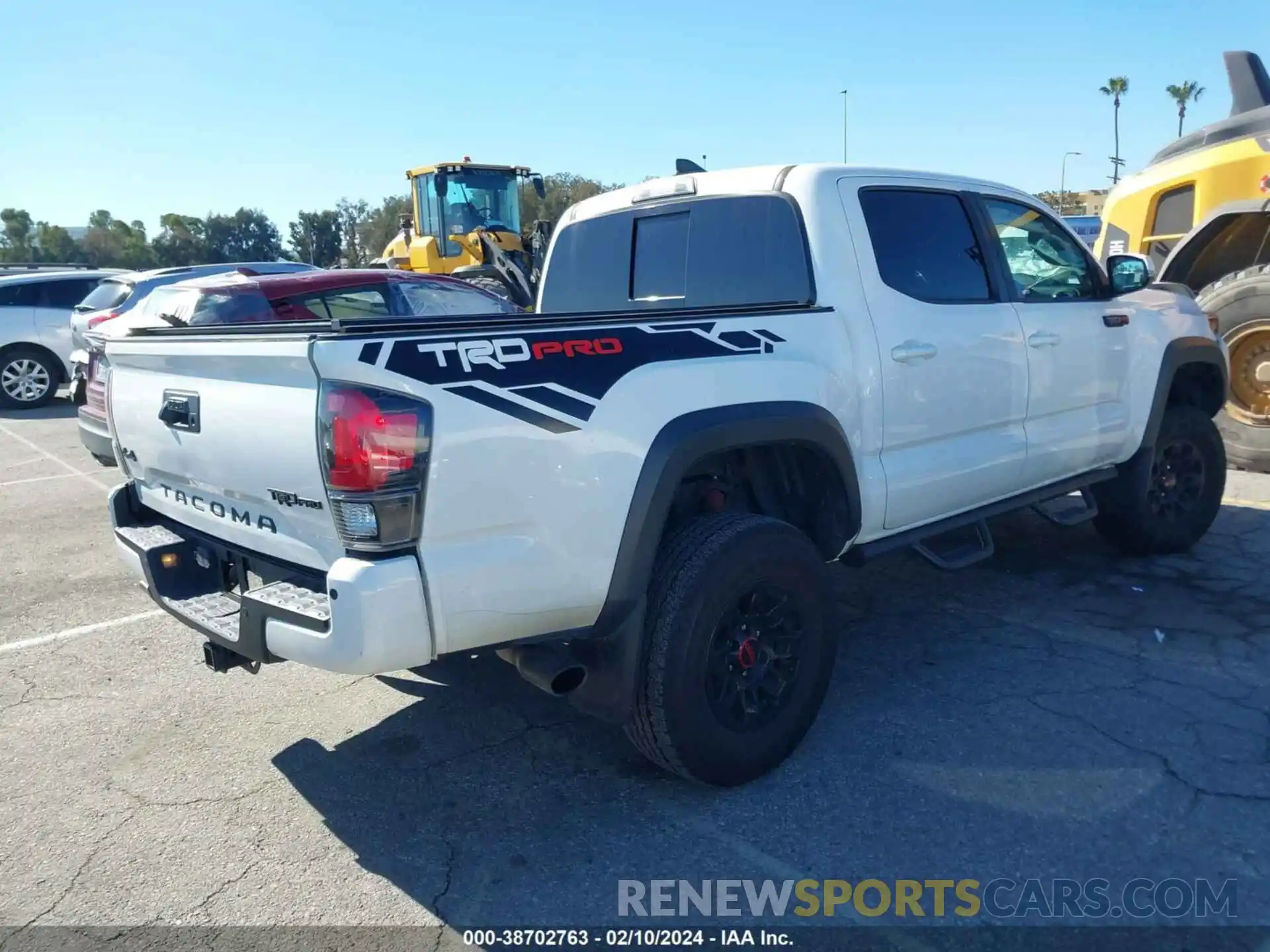 4 Фотография поврежденного автомобиля 5TFCZ5AN3KX204487 TOYOTA TACOMA 2019