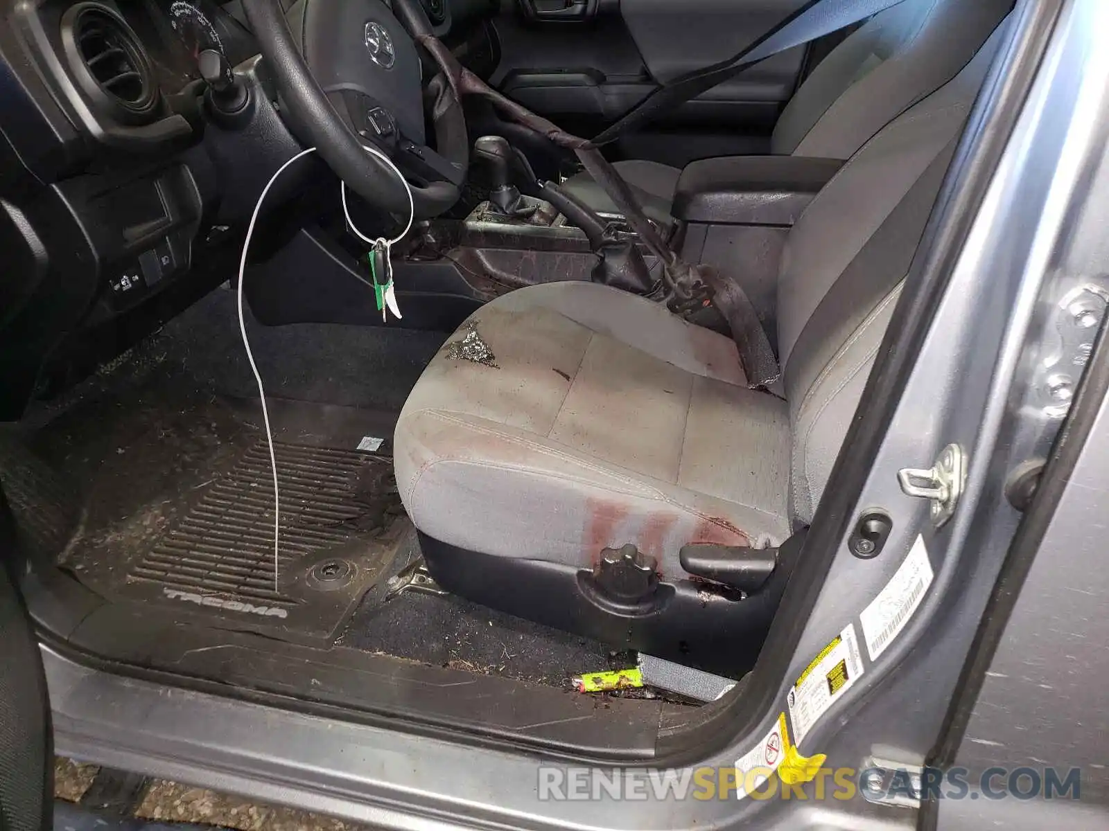 9 Photograph of a damaged car 5TFCZ5AN3KX207809 TOYOTA TACOMA 2019