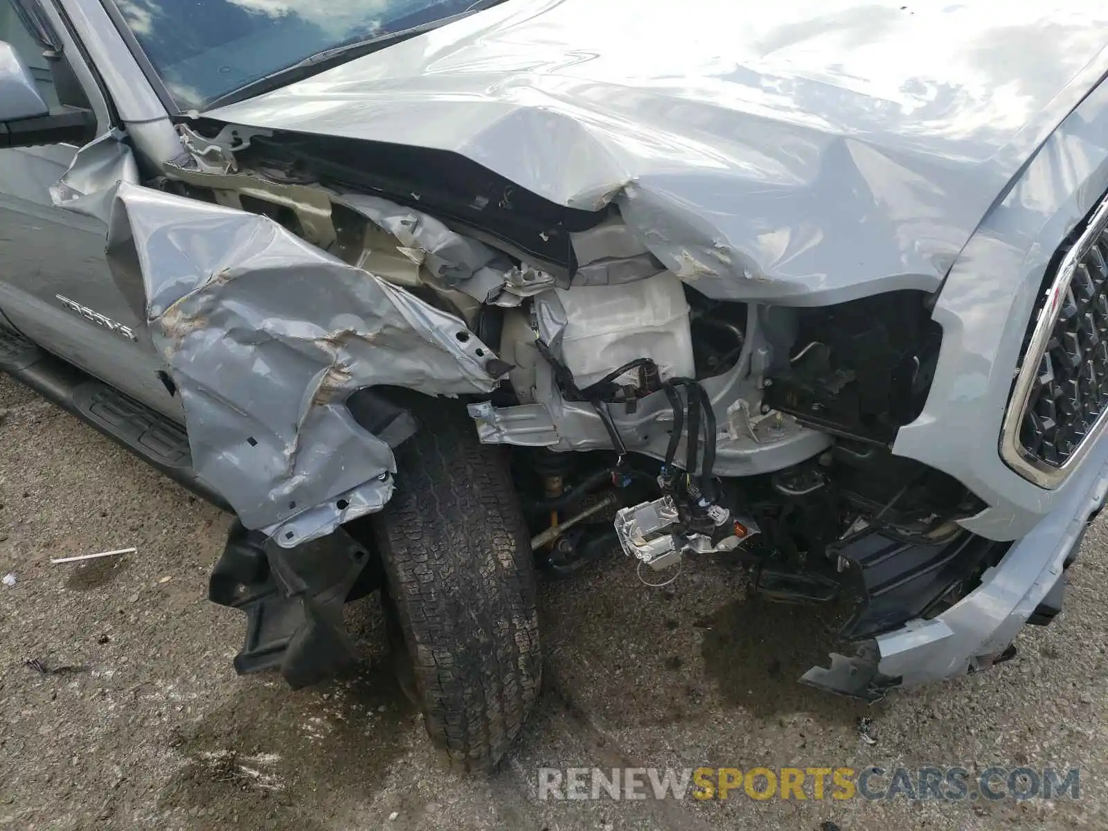 9 Photograph of a damaged car 5TFCZ5AN3KX208717 TOYOTA TACOMA 2019