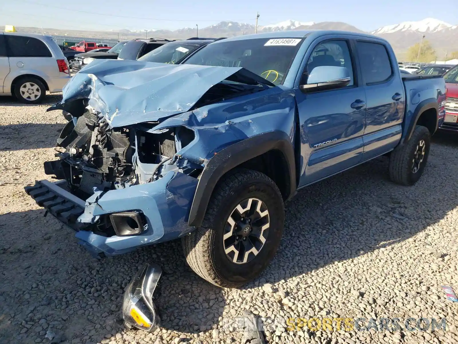 2 Фотография поврежденного автомобиля 5TFCZ5AN3KX212279 TOYOTA TACOMA 2019