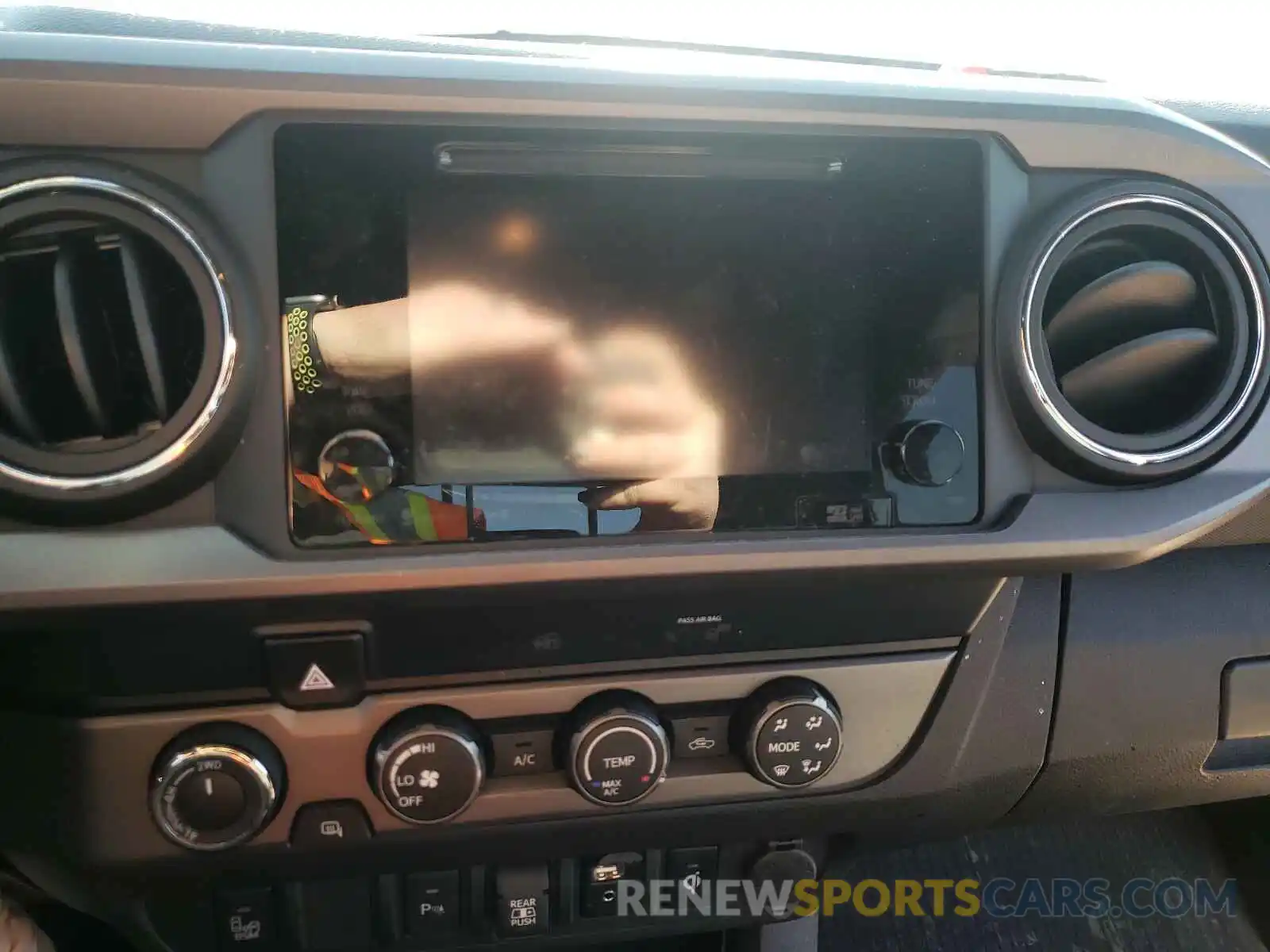 9 Photograph of a damaged car 5TFCZ5AN3KX212279 TOYOTA TACOMA 2019