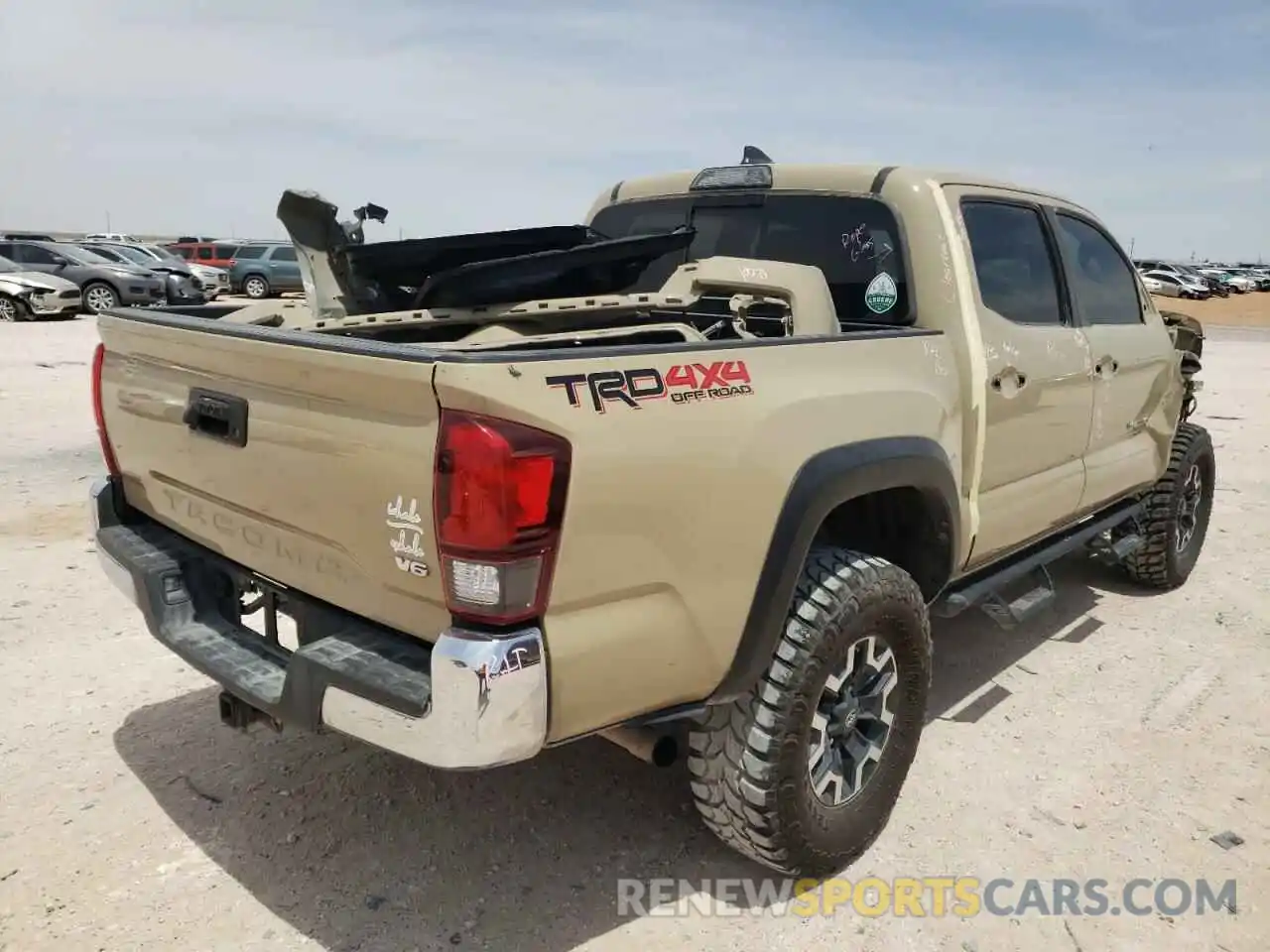 4 Фотография поврежденного автомобиля 5TFCZ5AN4KX166140 TOYOTA TACOMA 2019