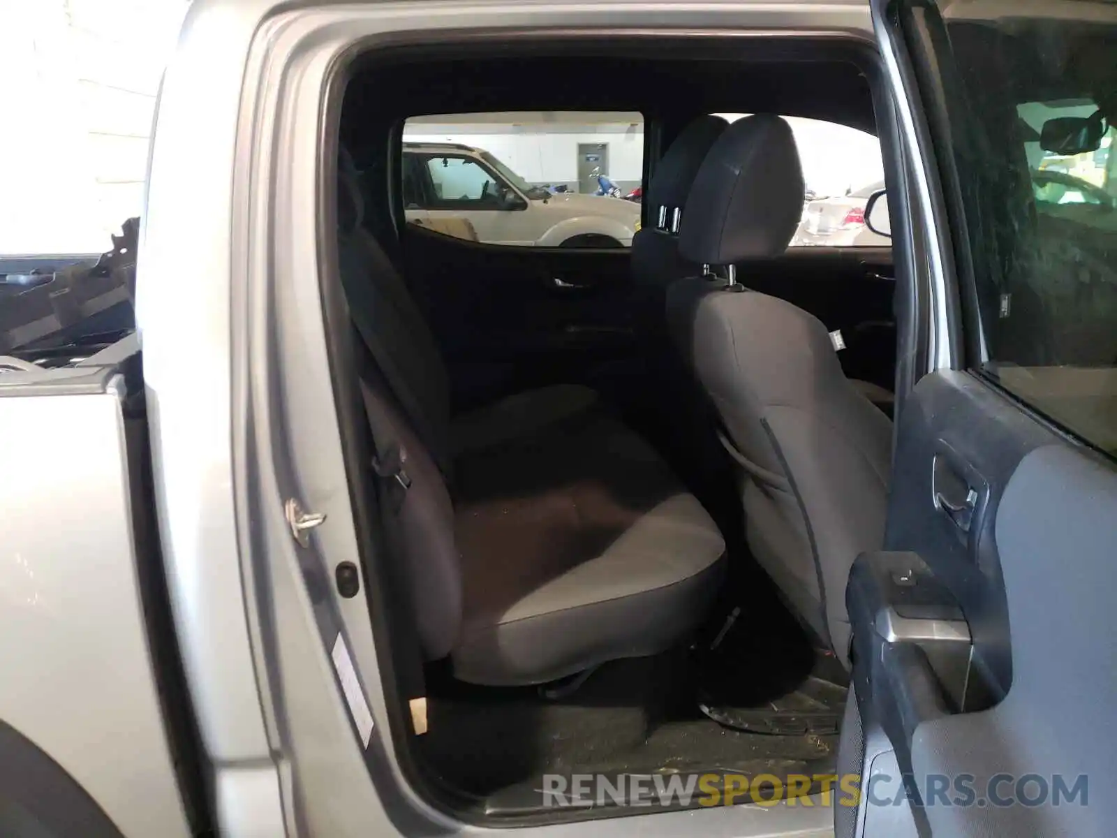 6 Photograph of a damaged car 5TFCZ5AN4KX169460 TOYOTA TACOMA 2019