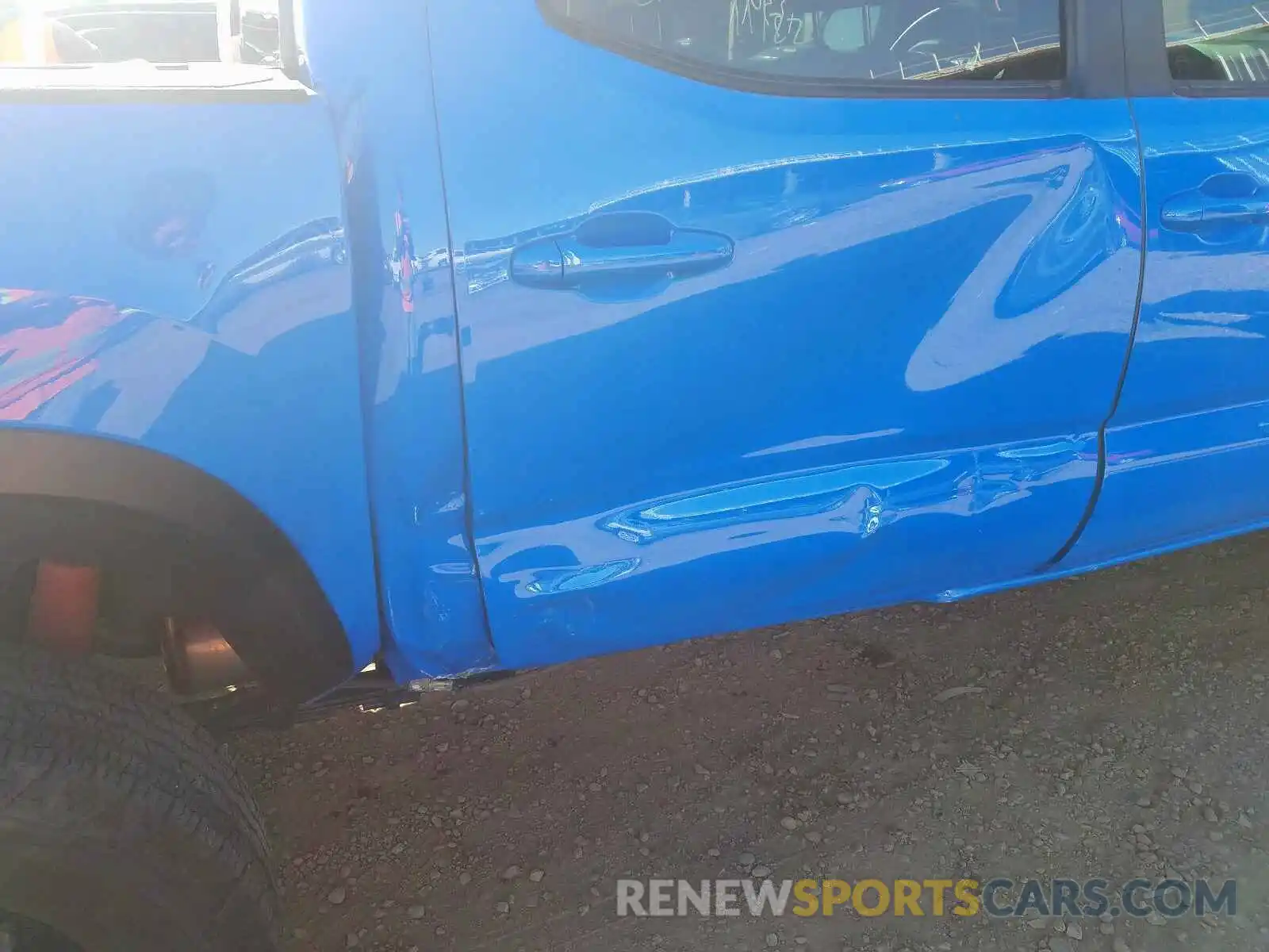 9 Photograph of a damaged car 5TFCZ5AN4KX169944 TOYOTA TACOMA 2019