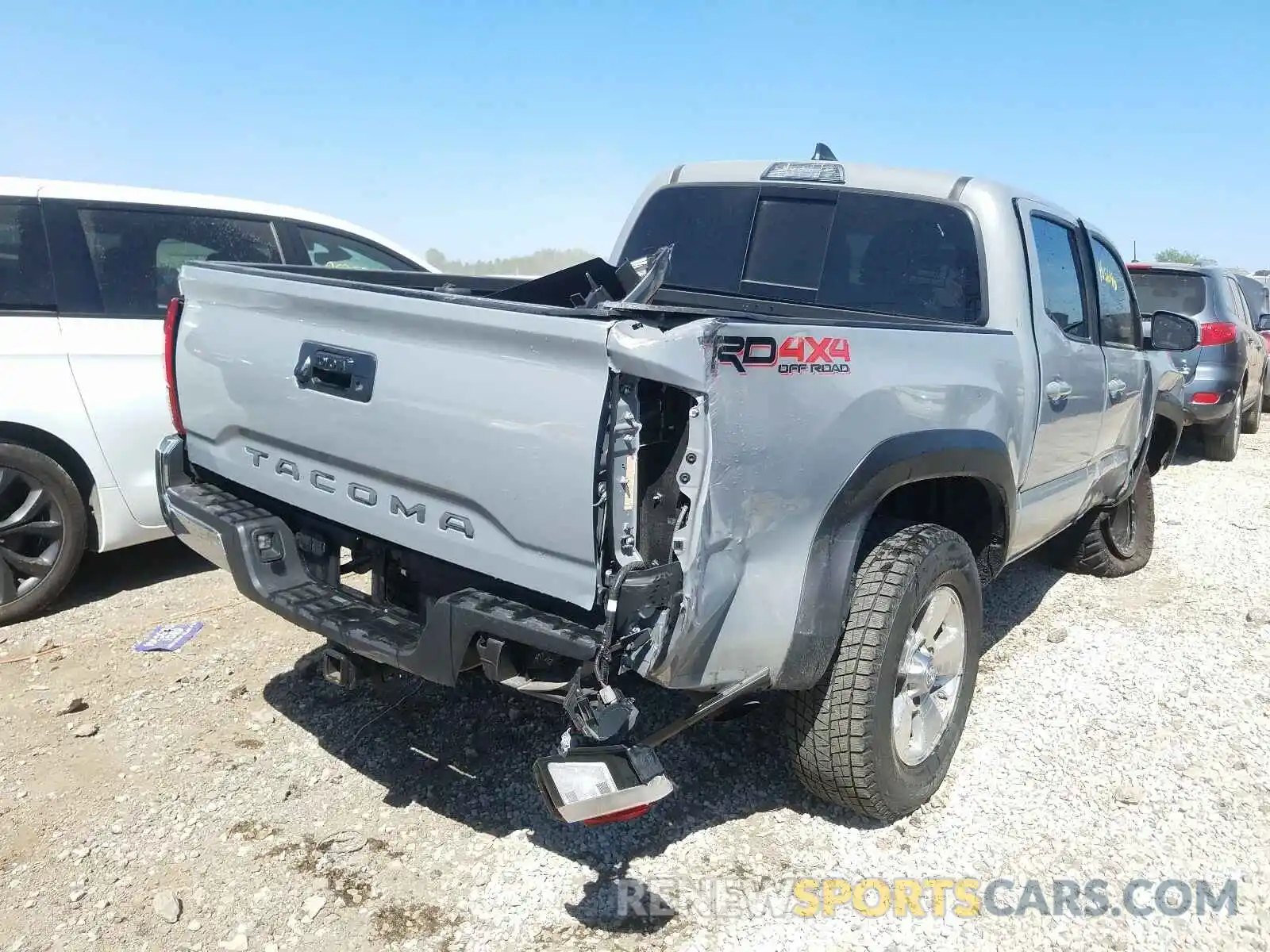 4 Фотография поврежденного автомобиля 5TFCZ5AN4KX170124 TOYOTA TACOMA 2019