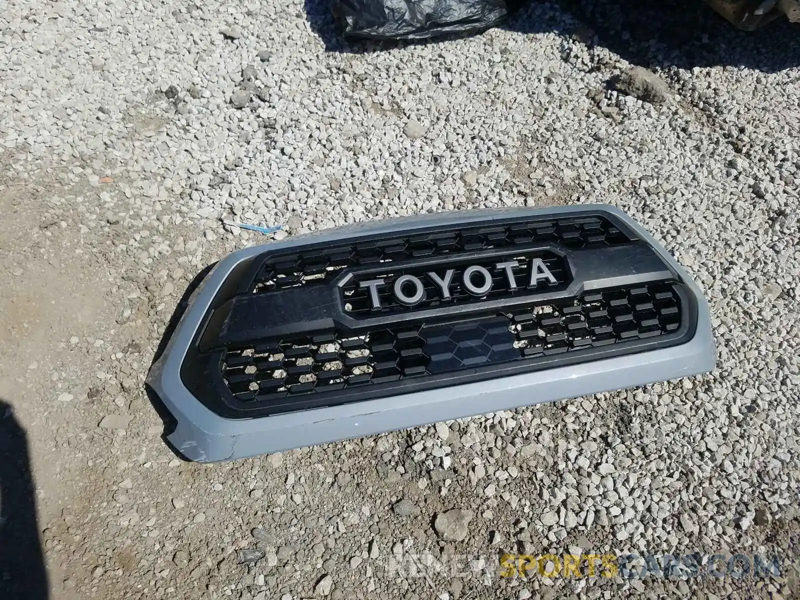 9 Photograph of a damaged car 5TFCZ5AN4KX170124 TOYOTA TACOMA 2019