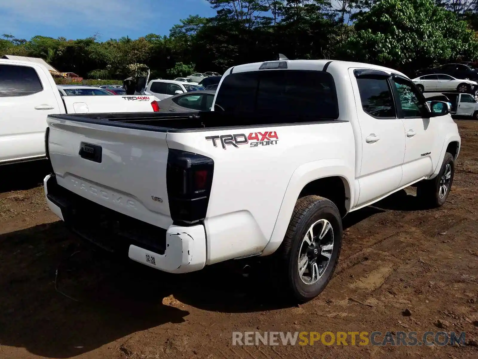 4 Photograph of a damaged car 5TFCZ5AN4KX170852 TOYOTA TACOMA 2019