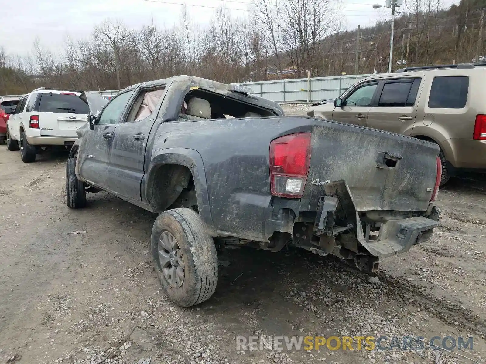 3 Фотография поврежденного автомобиля 5TFCZ5AN4KX172200 TOYOTA TACOMA 2019