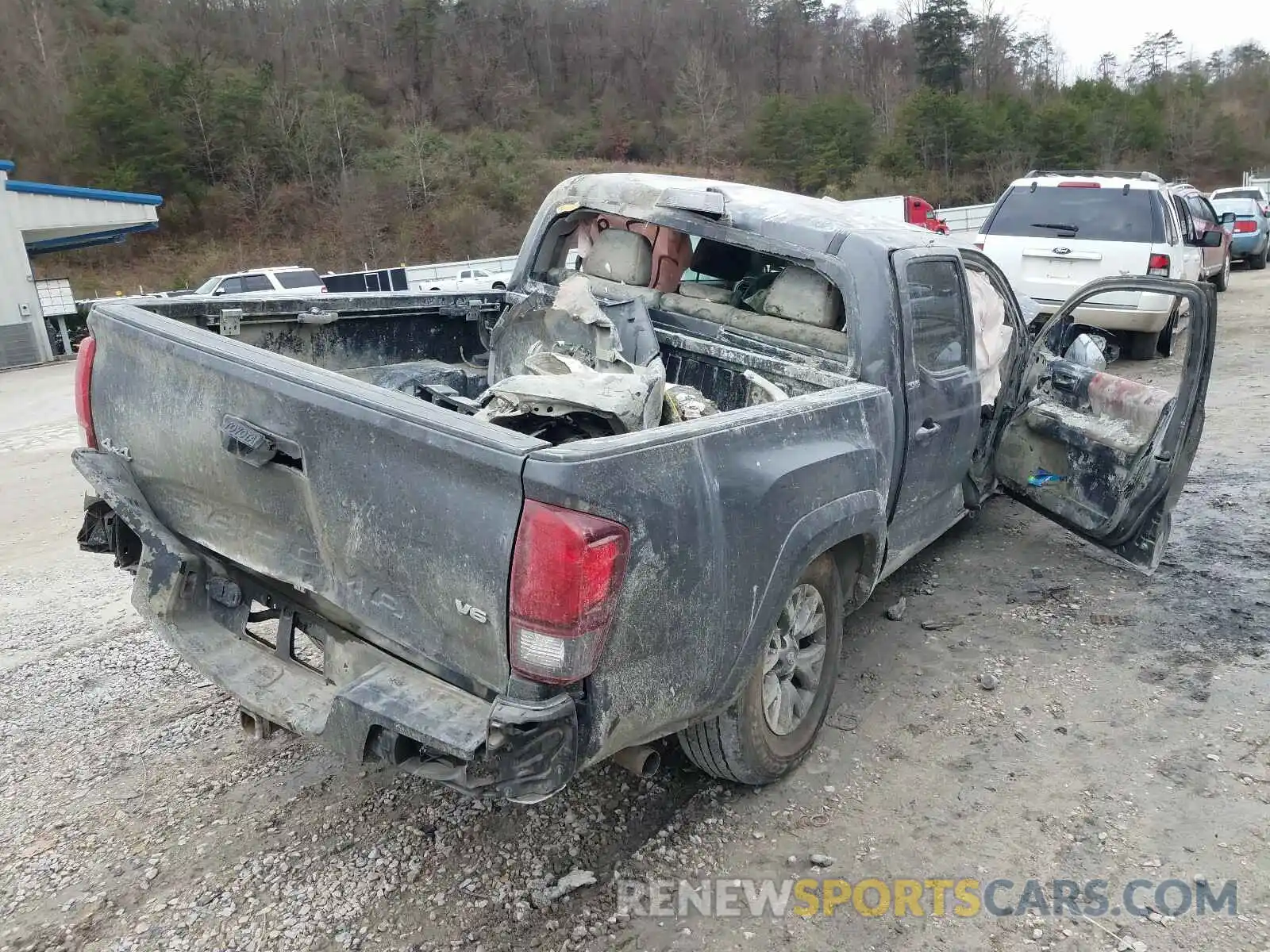 4 Фотография поврежденного автомобиля 5TFCZ5AN4KX172200 TOYOTA TACOMA 2019