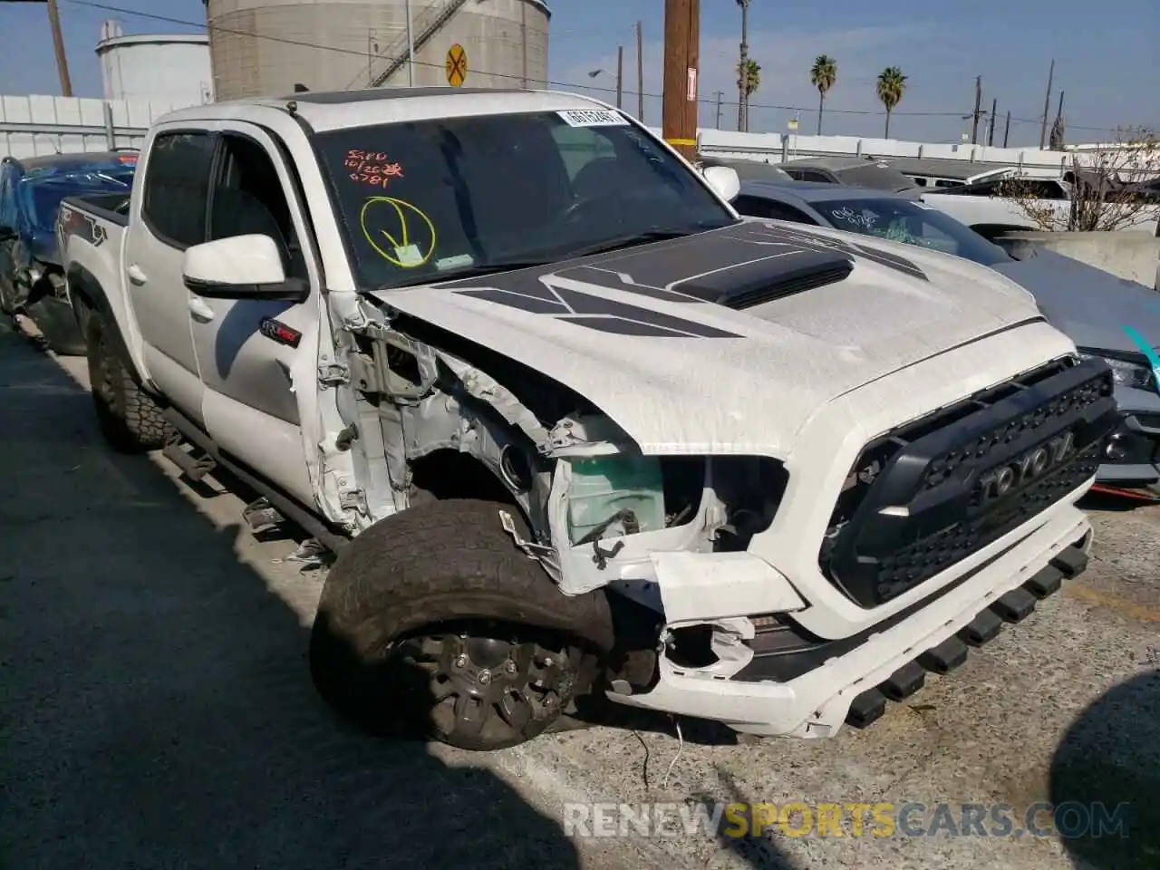 1 Photograph of a damaged car 5TFCZ5AN4KX176781 TOYOTA TACOMA 2019