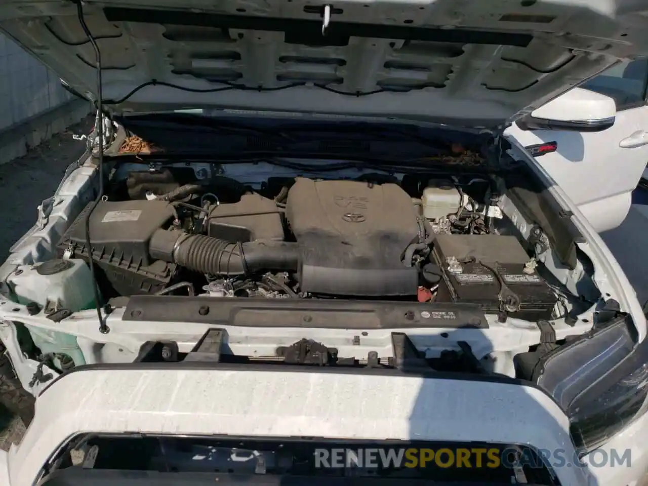 7 Photograph of a damaged car 5TFCZ5AN4KX176781 TOYOTA TACOMA 2019