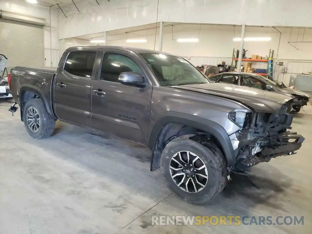 4 Фотография поврежденного автомобиля 5TFCZ5AN4KX177123 TOYOTA TACOMA 2019