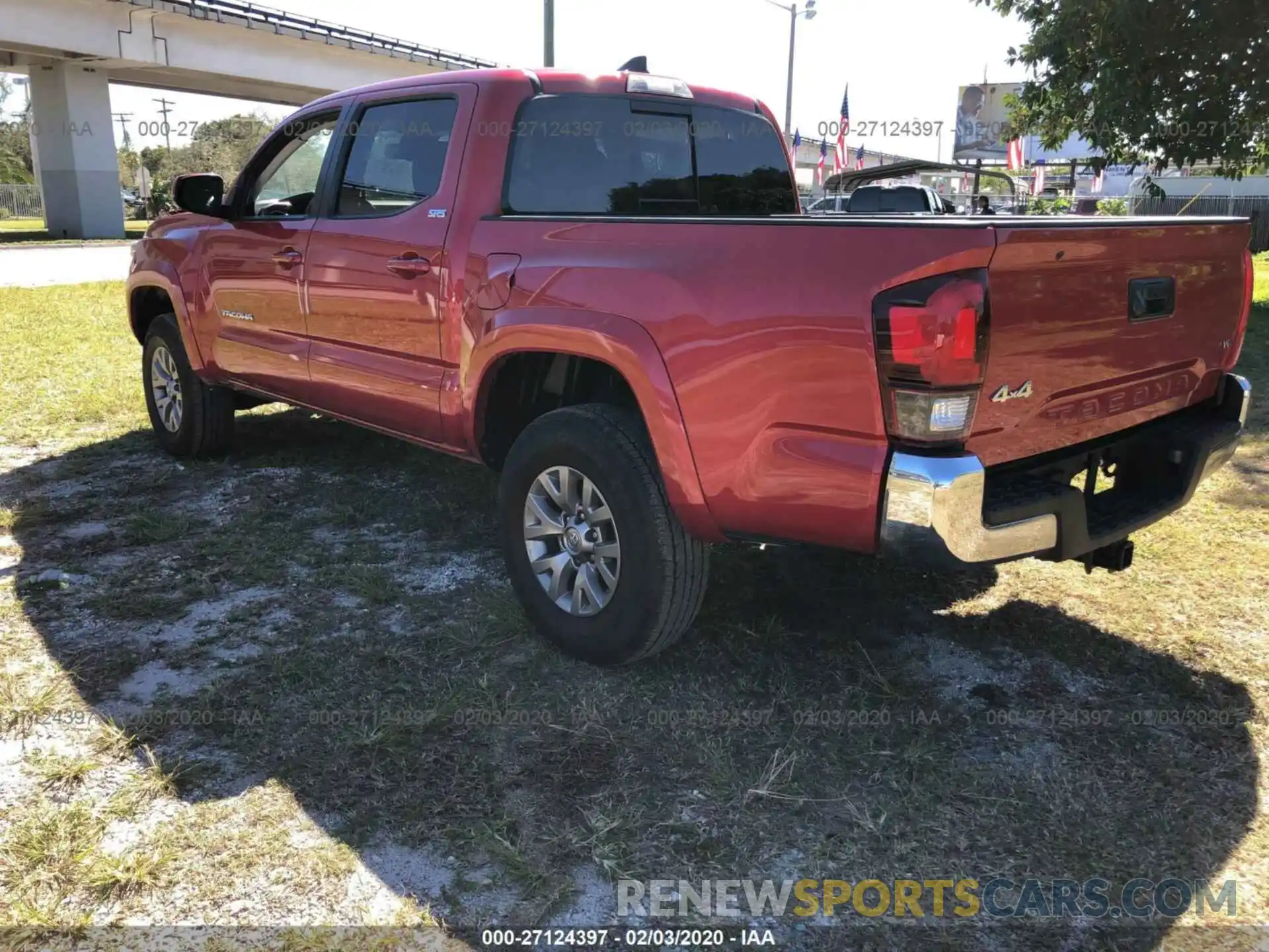 3 Фотография поврежденного автомобиля 5TFCZ5AN4KX179521 TOYOTA TACOMA 2019