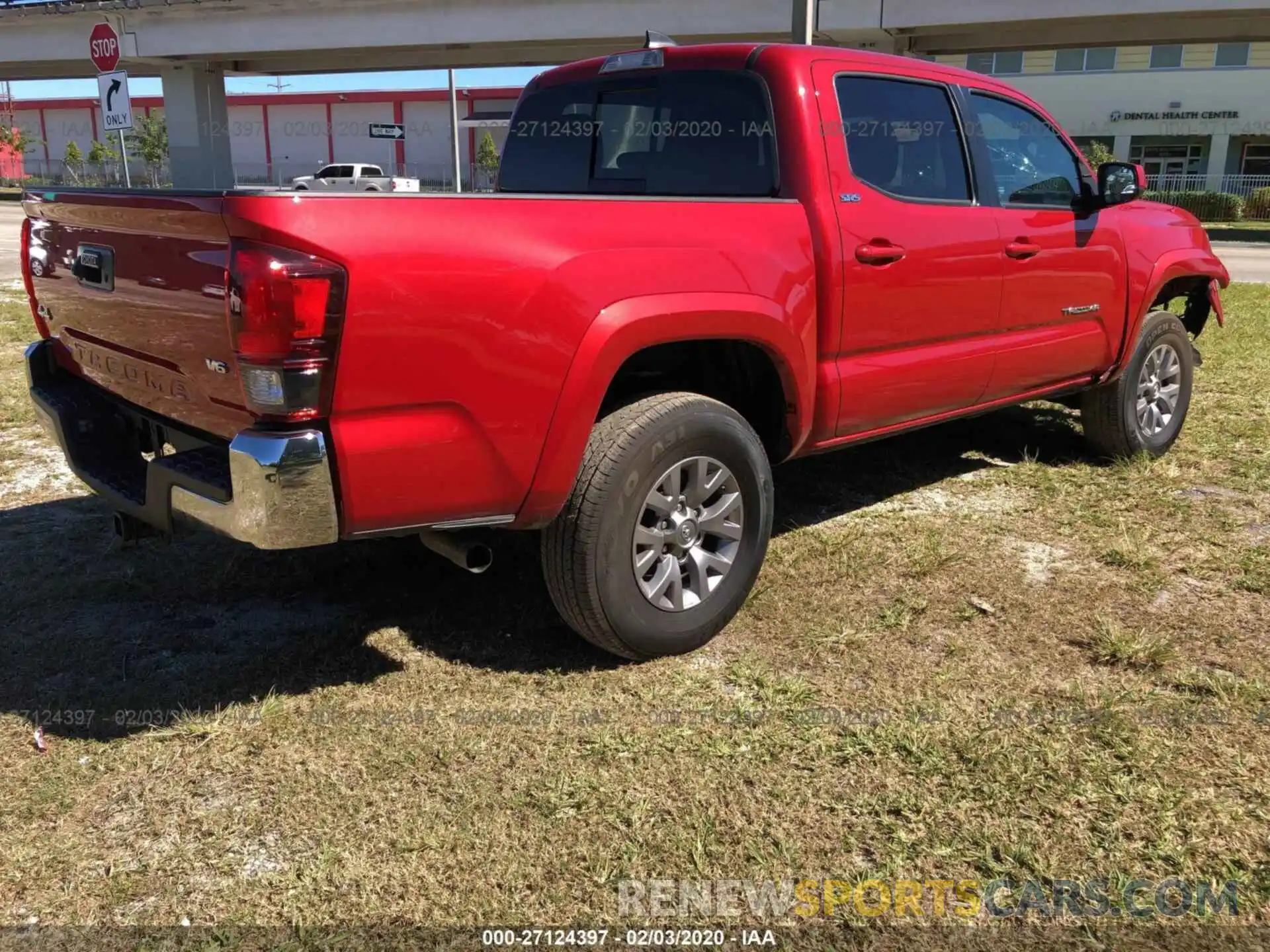 4 Фотография поврежденного автомобиля 5TFCZ5AN4KX179521 TOYOTA TACOMA 2019