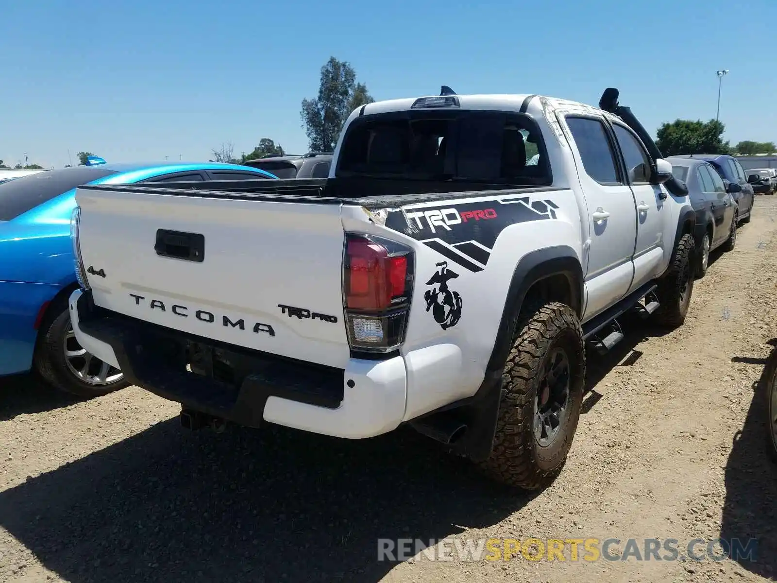 4 Photograph of a damaged car 5TFCZ5AN4KX185982 TOYOTA TACOMA 2019