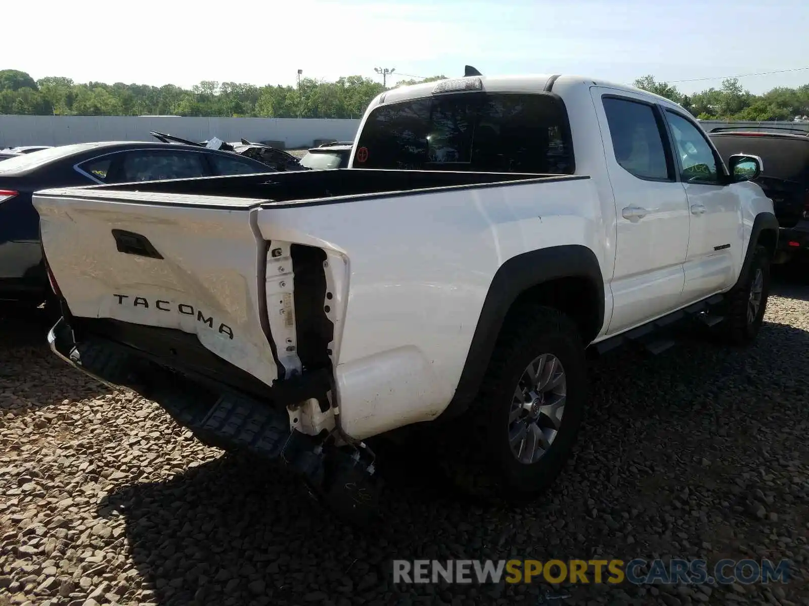 4 Фотография поврежденного автомобиля 5TFCZ5AN4KX187960 TOYOTA TACOMA 2019