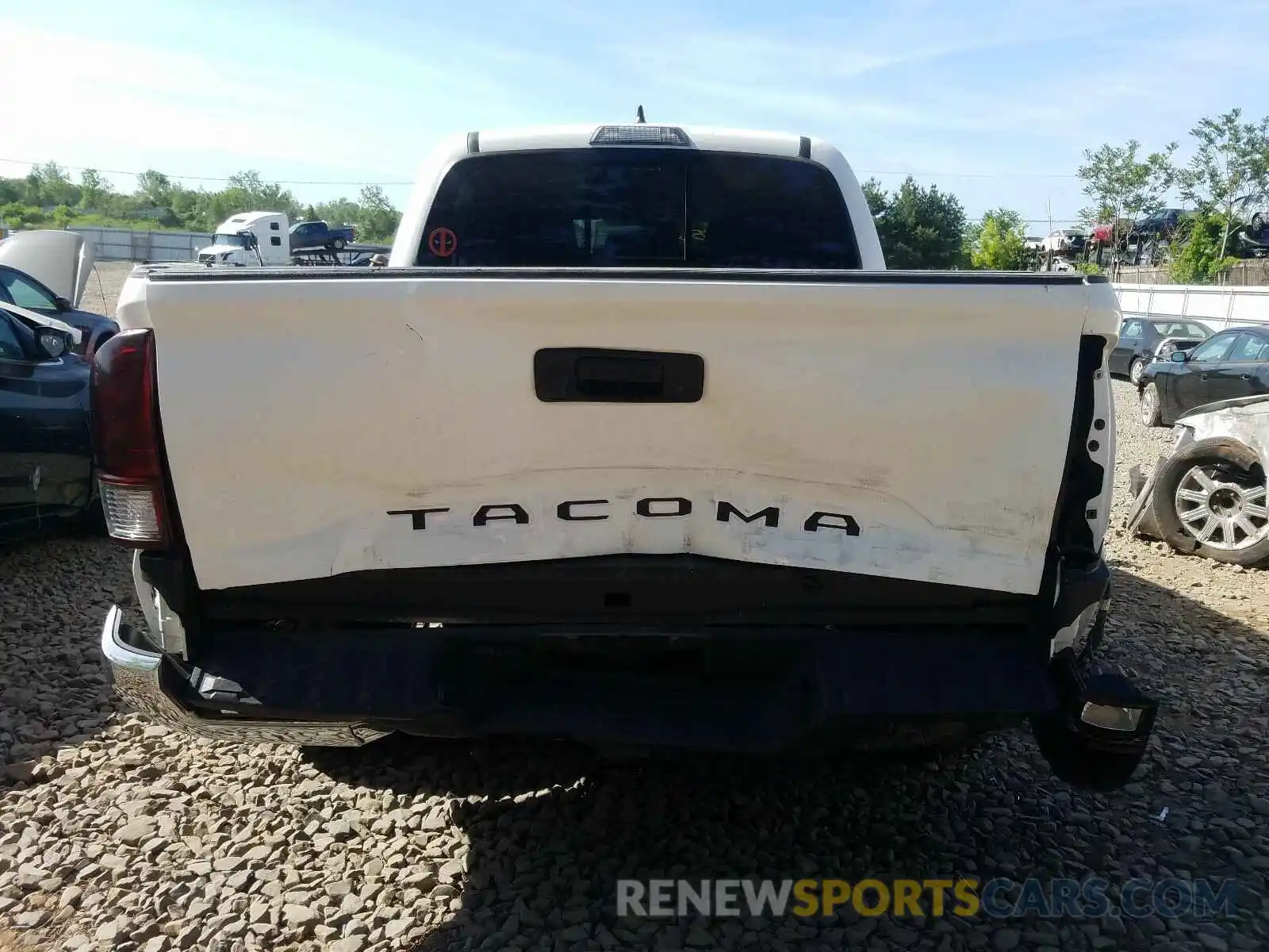 9 Photograph of a damaged car 5TFCZ5AN4KX187960 TOYOTA TACOMA 2019