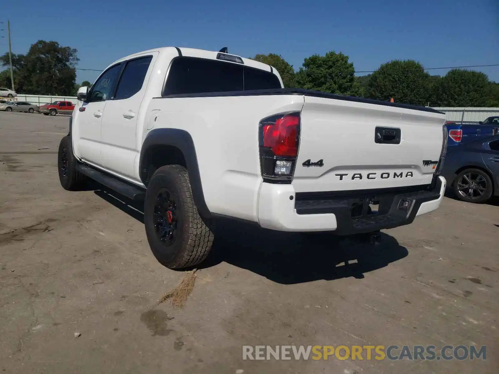 3 Фотография поврежденного автомобиля 5TFCZ5AN4KX189207 TOYOTA TACOMA 2019