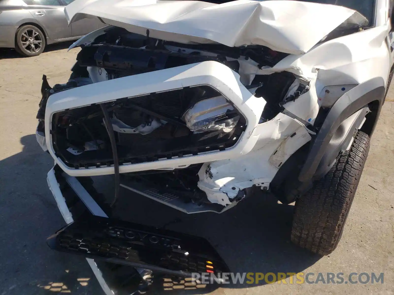 9 Photograph of a damaged car 5TFCZ5AN4KX189207 TOYOTA TACOMA 2019