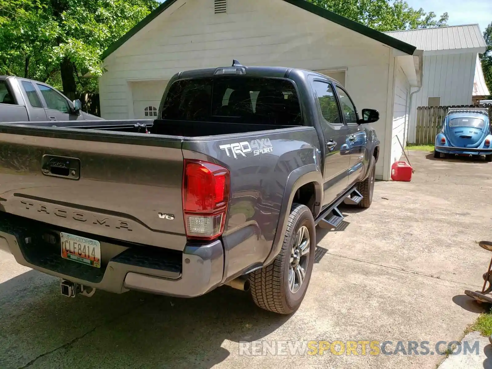 4 Photograph of a damaged car 5TFCZ5AN4KX191314 TOYOTA TACOMA 2019