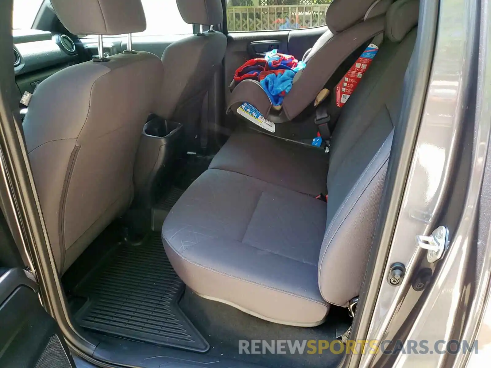 6 Photograph of a damaged car 5TFCZ5AN4KX191314 TOYOTA TACOMA 2019