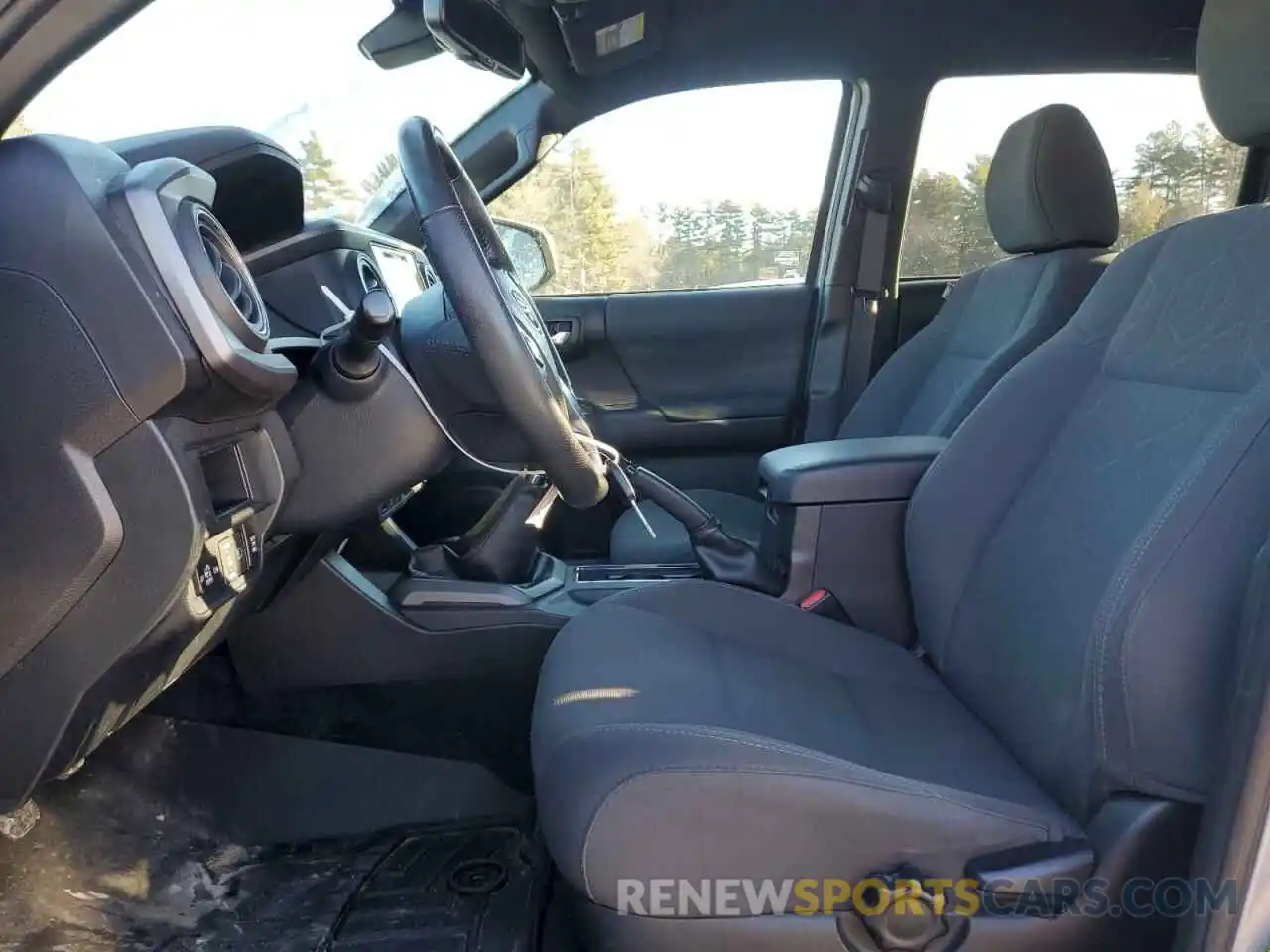 7 Photograph of a damaged car 5TFCZ5AN4KX195296 TOYOTA TACOMA 2019