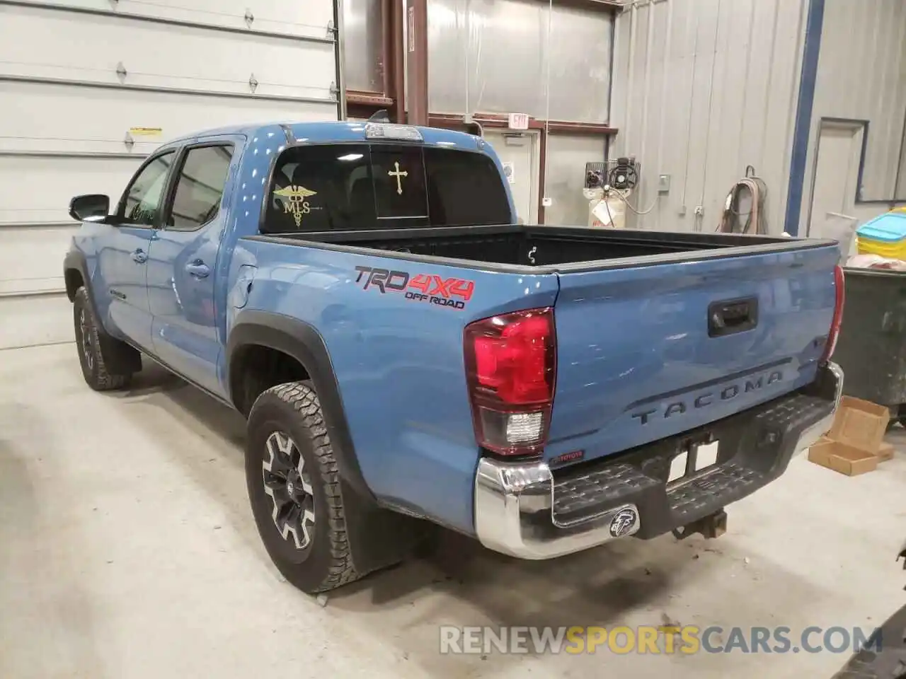 3 Photograph of a damaged car 5TFCZ5AN4KX196318 TOYOTA TACOMA 2019