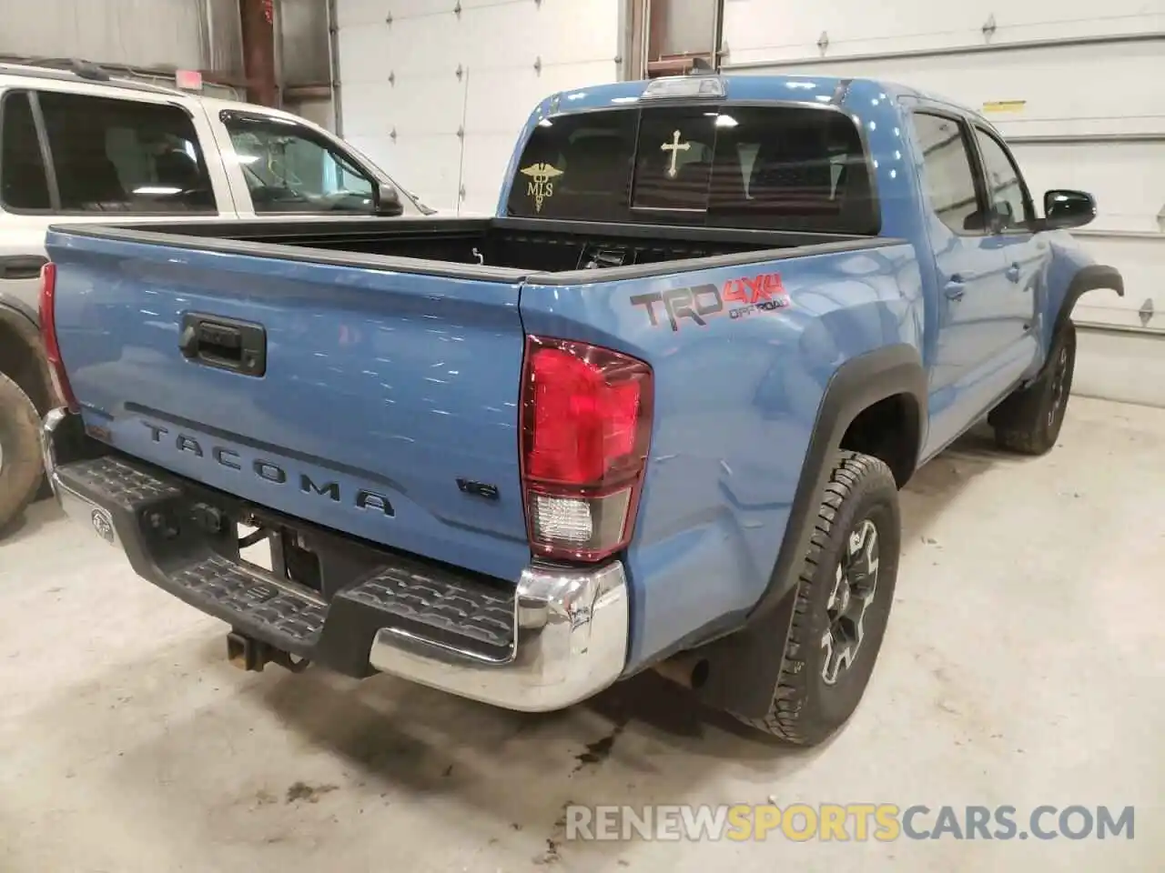 4 Photograph of a damaged car 5TFCZ5AN4KX196318 TOYOTA TACOMA 2019