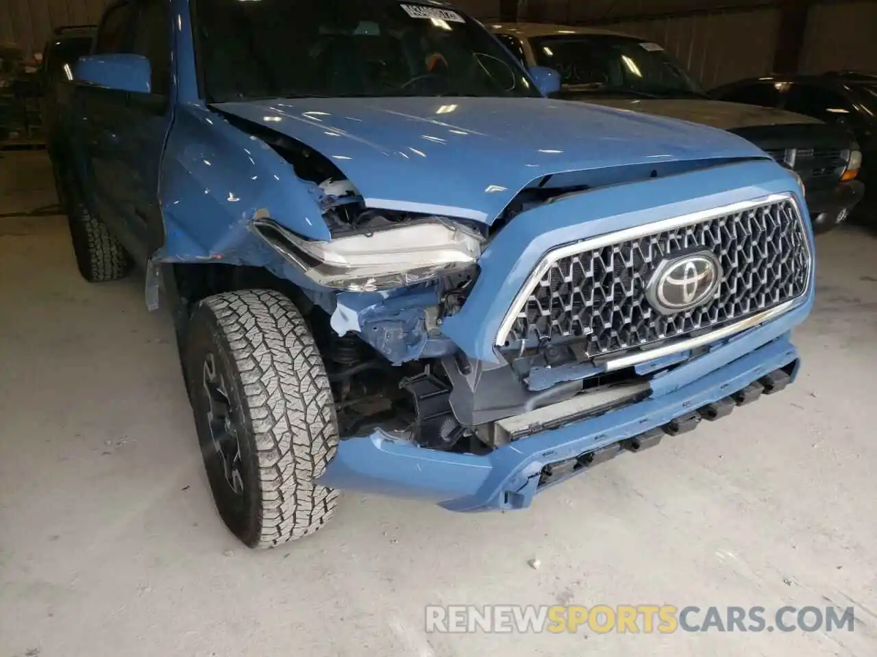 9 Photograph of a damaged car 5TFCZ5AN4KX196318 TOYOTA TACOMA 2019