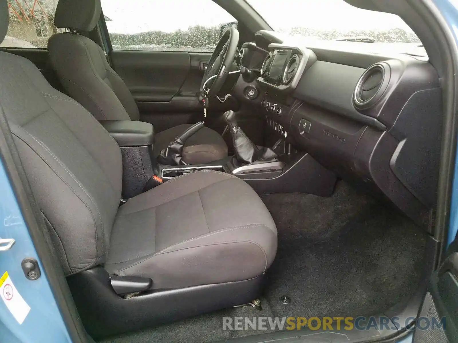 5 Photograph of a damaged car 5TFCZ5AN4KX203025 TOYOTA TACOMA 2019