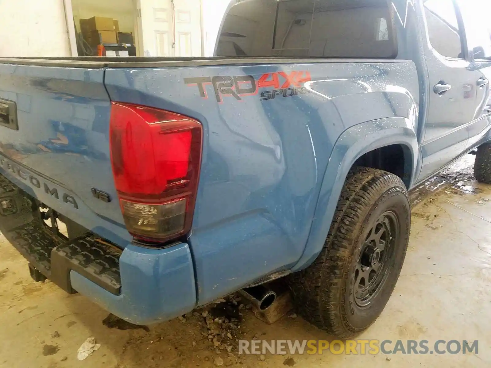 9 Photograph of a damaged car 5TFCZ5AN4KX203025 TOYOTA TACOMA 2019