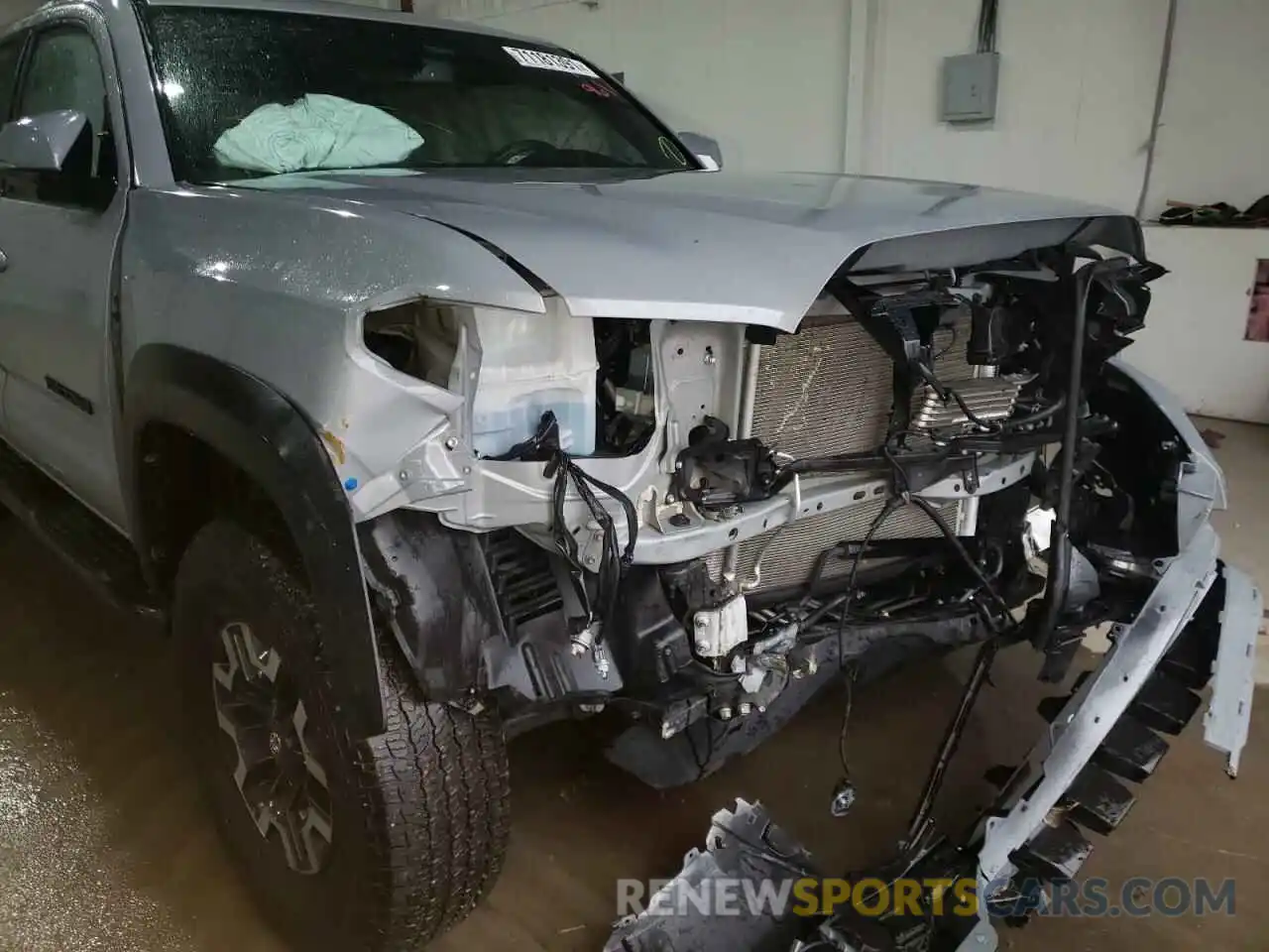 9 Photograph of a damaged car 5TFCZ5AN4KX209617 TOYOTA TACOMA 2019