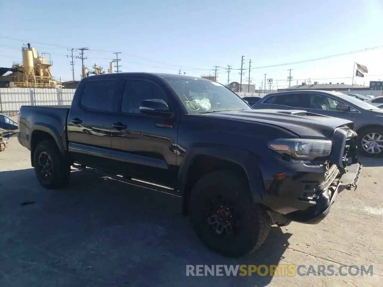 1 Фотография поврежденного автомобиля 5TFCZ5AN4KX212274 TOYOTA TACOMA 2019