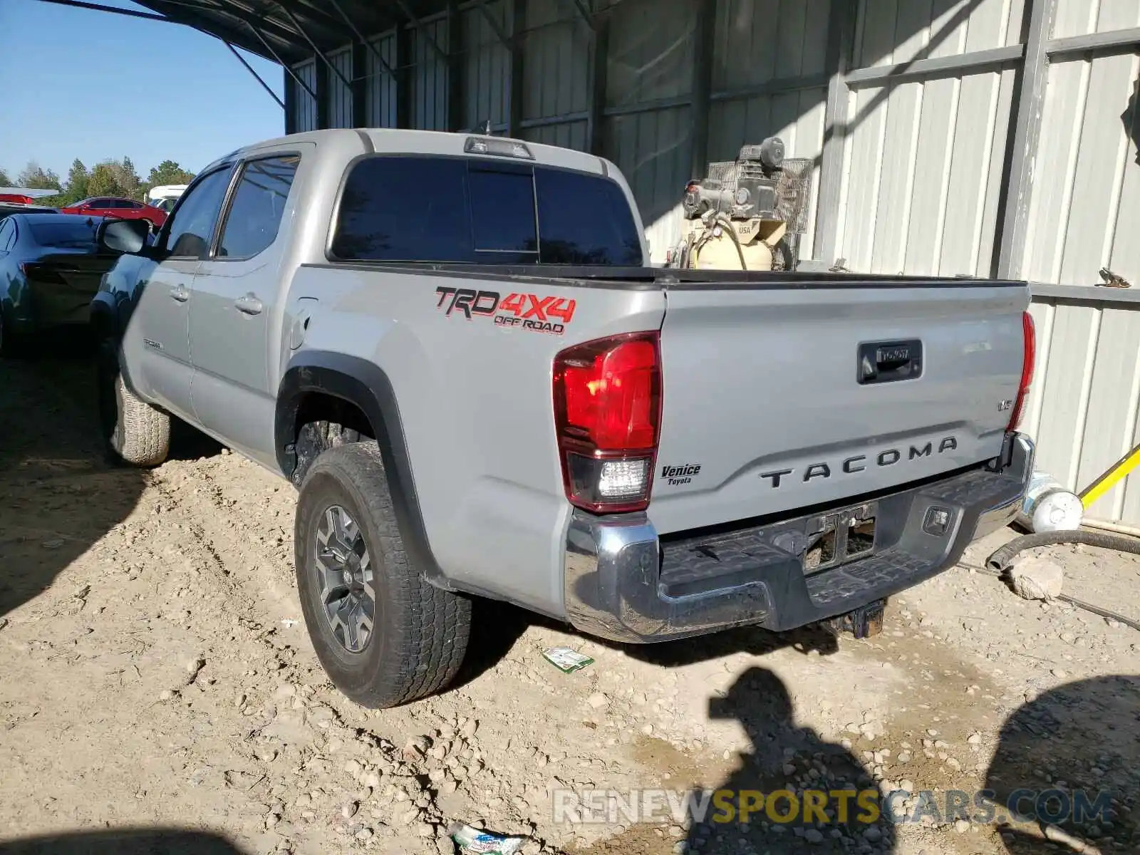 3 Photograph of a damaged car 5TFCZ5AN5KX165563 TOYOTA TACOMA 2019