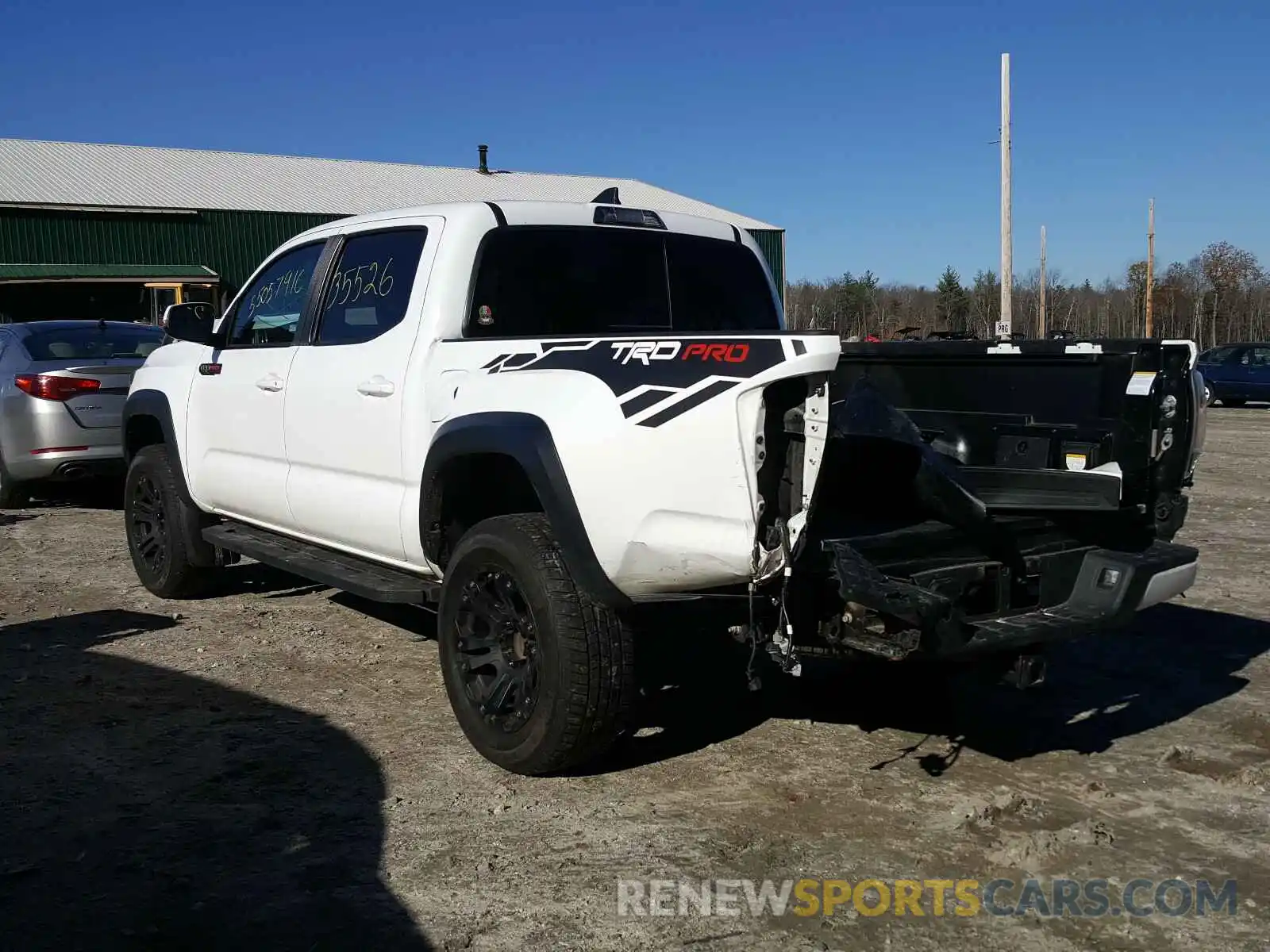 3 Фотография поврежденного автомобиля 5TFCZ5AN5KX170035 TOYOTA TACOMA 2019