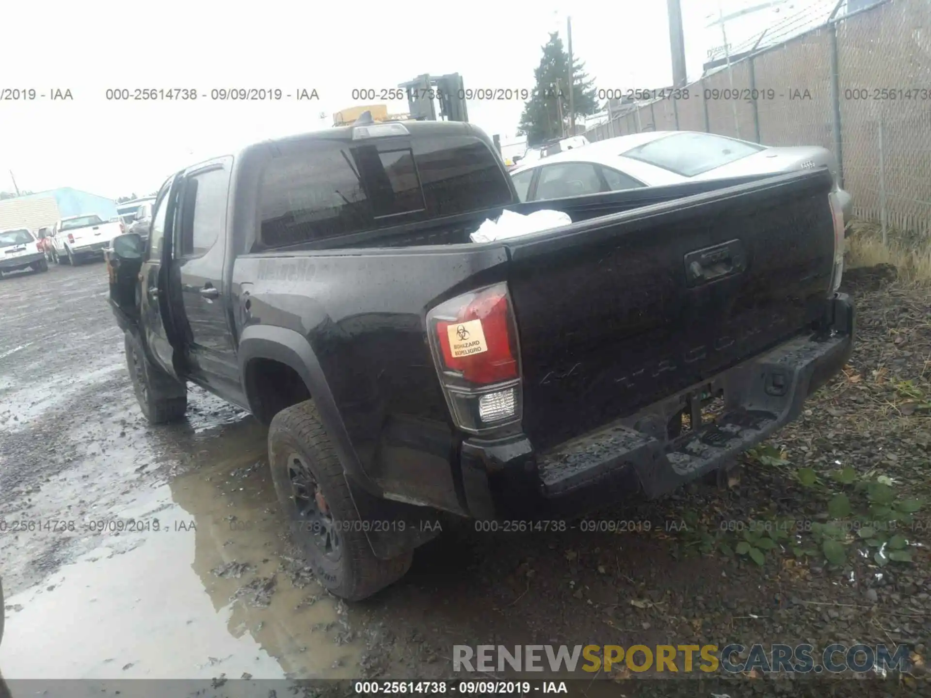 3 Фотография поврежденного автомобиля 5TFCZ5AN5KX174327 TOYOTA TACOMA 2019