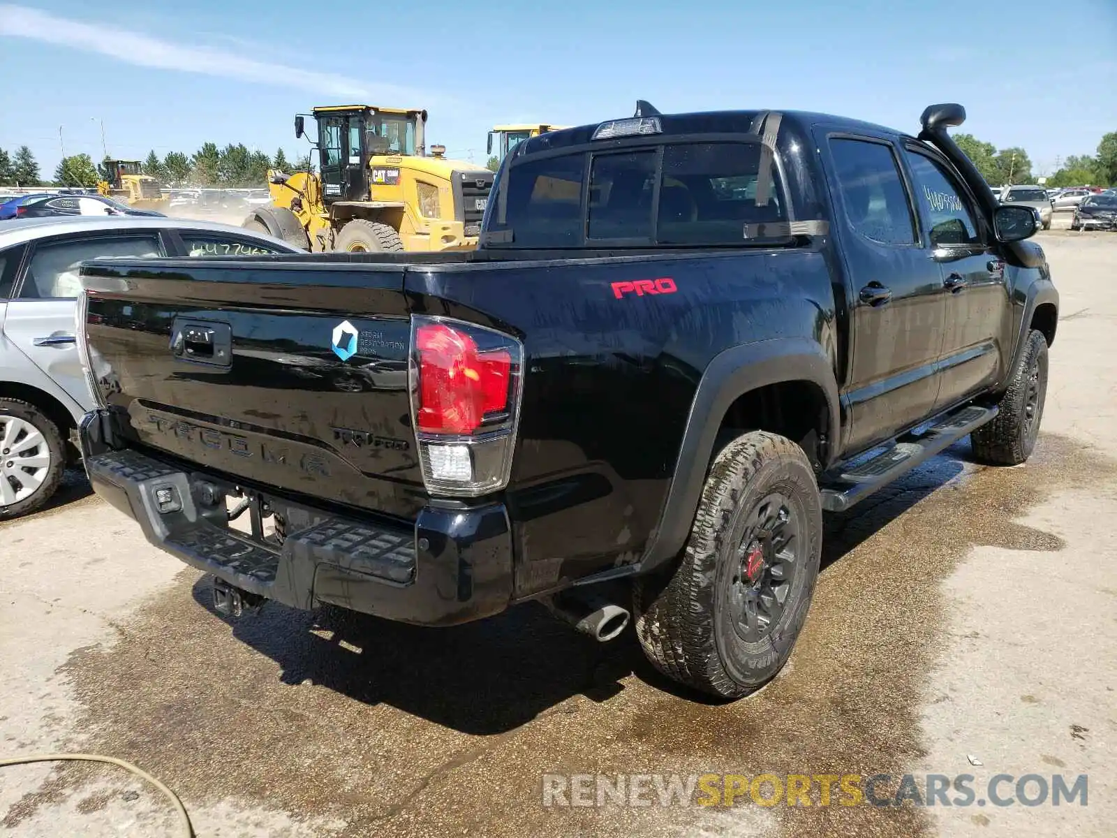 4 Фотография поврежденного автомобиля 5TFCZ5AN5KX177602 TOYOTA TACOMA 2019