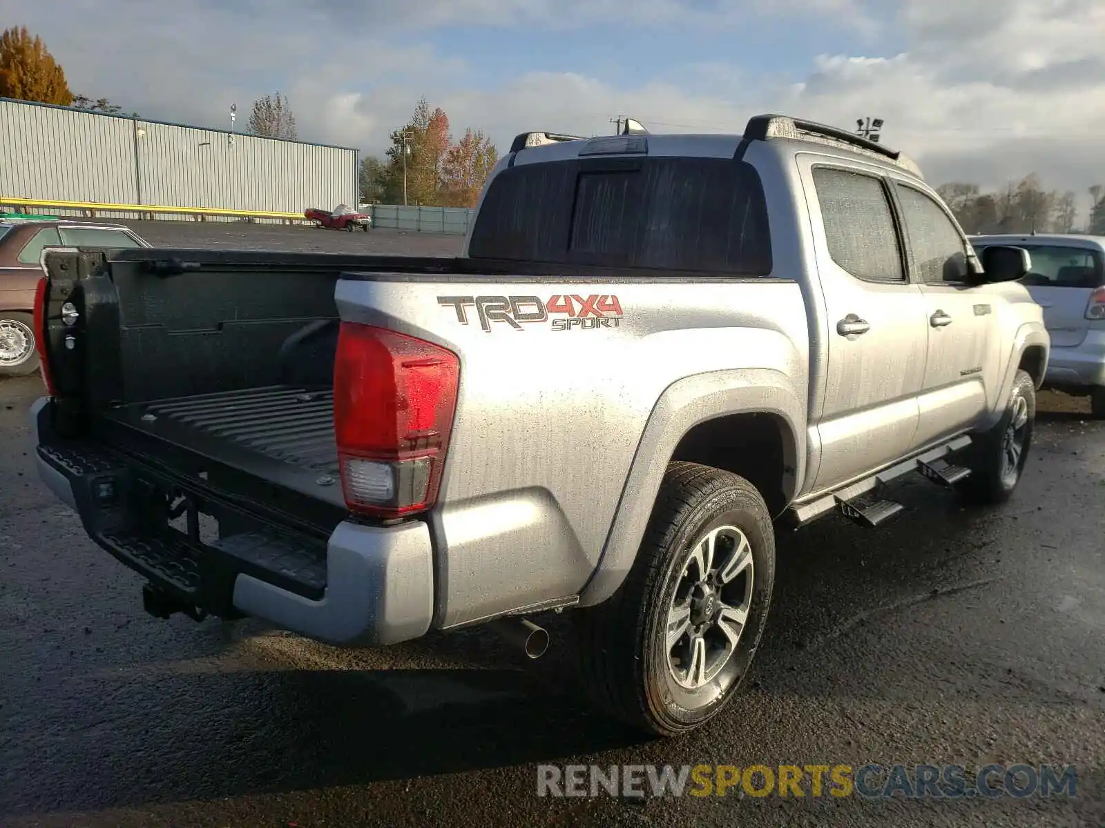 4 Фотография поврежденного автомобиля 5TFCZ5AN5KX178670 TOYOTA TACOMA 2019