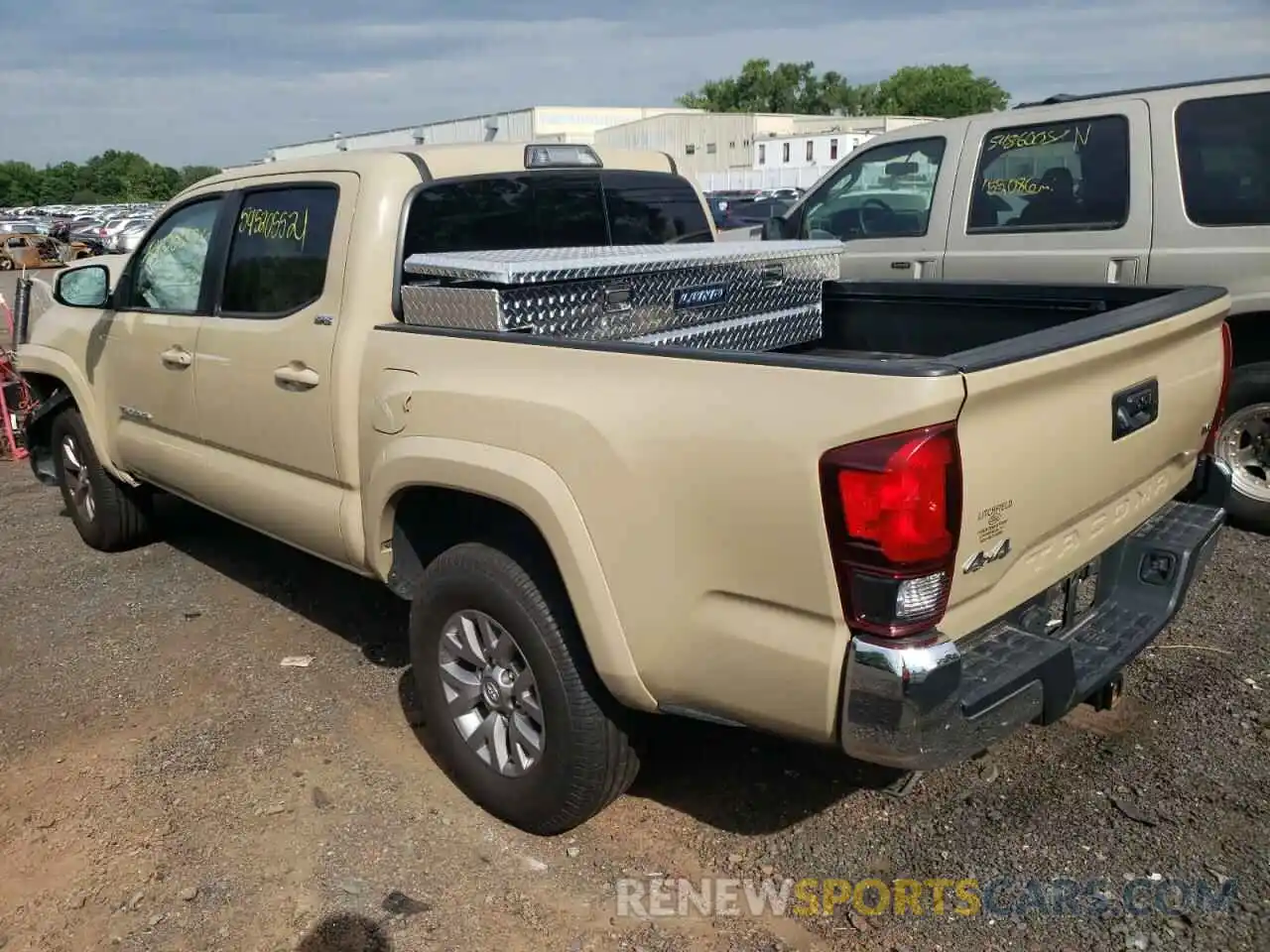 3 Фотография поврежденного автомобиля 5TFCZ5AN5KX179432 TOYOTA TACOMA 2019