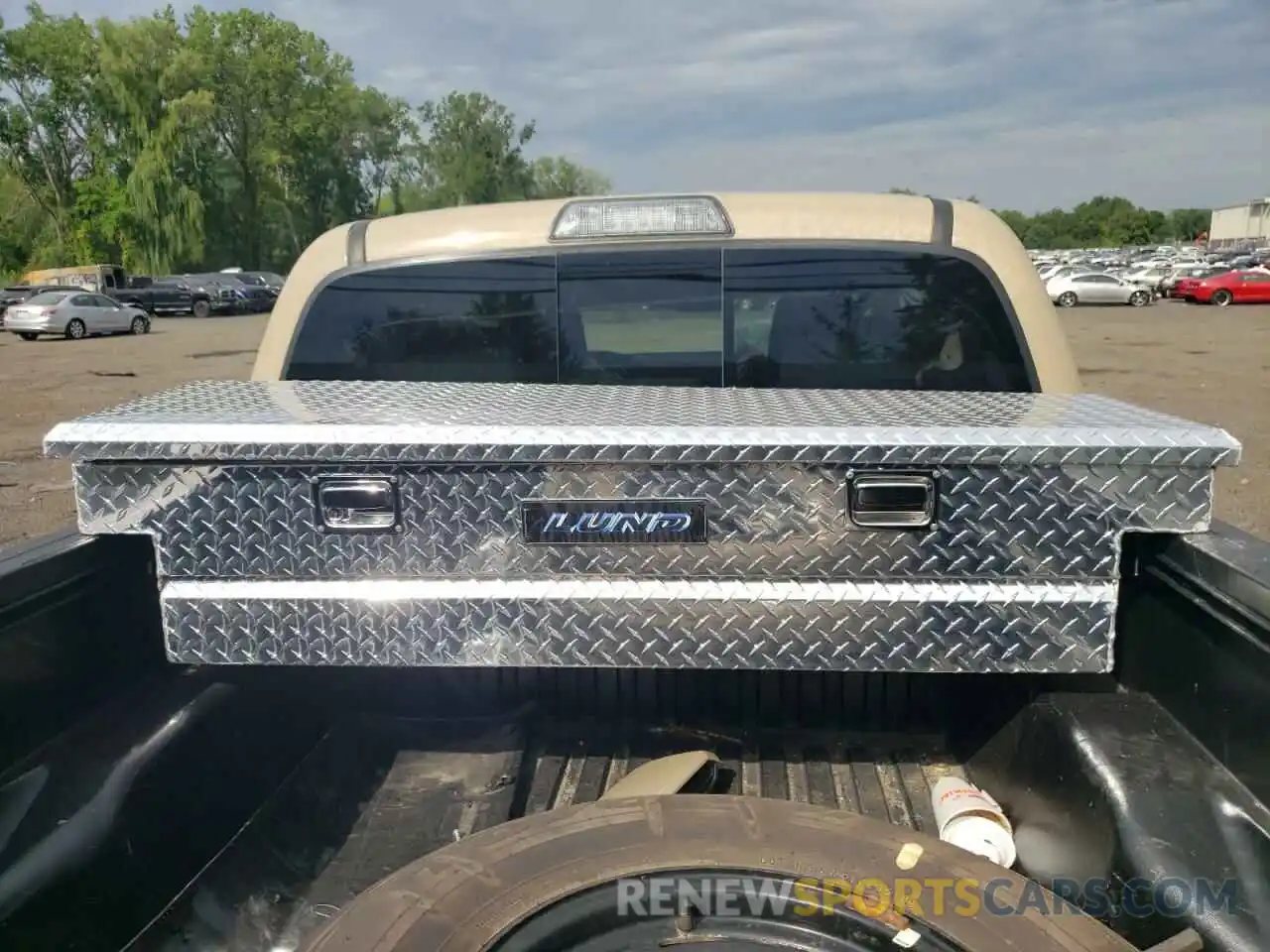 9 Photograph of a damaged car 5TFCZ5AN5KX179432 TOYOTA TACOMA 2019