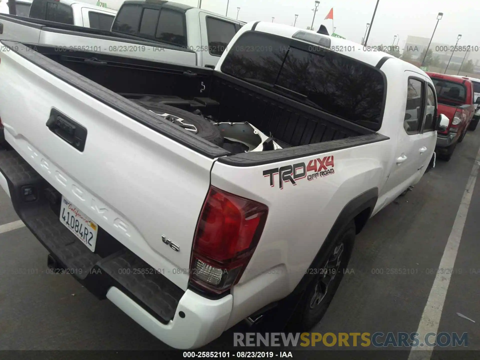 4 Фотография поврежденного автомобиля 5TFCZ5AN5KX183027 TOYOTA TACOMA 2019