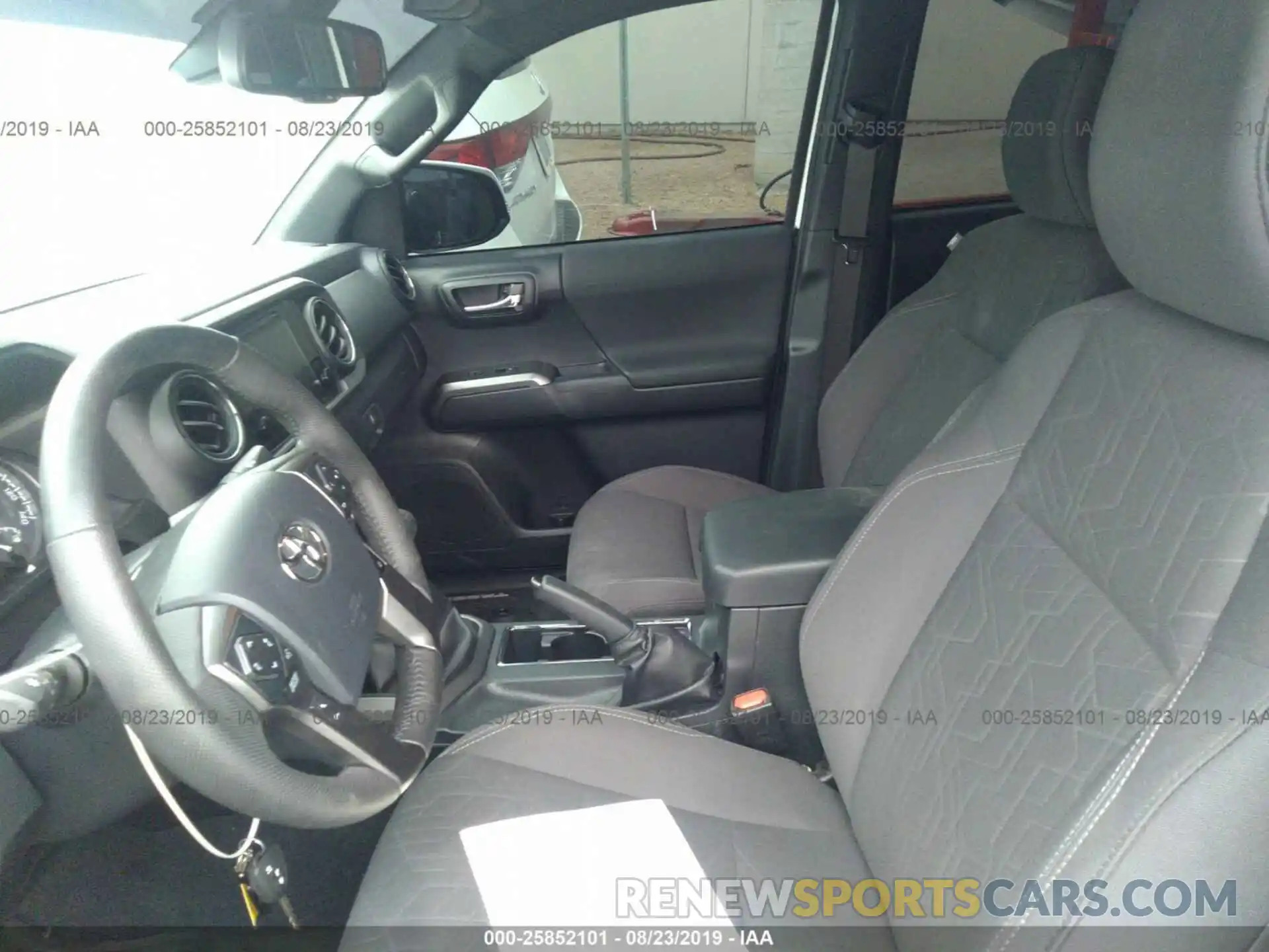 5 Photograph of a damaged car 5TFCZ5AN5KX183027 TOYOTA TACOMA 2019