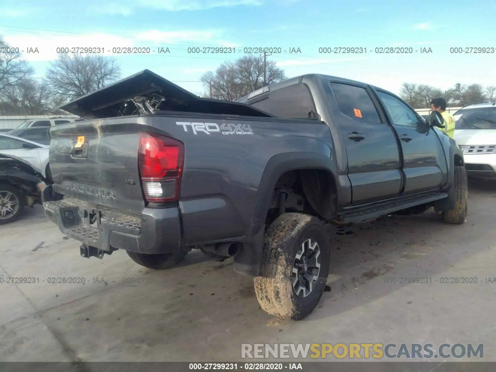 4 Photograph of a damaged car 5TFCZ5AN5KX189233 TOYOTA TACOMA 2019