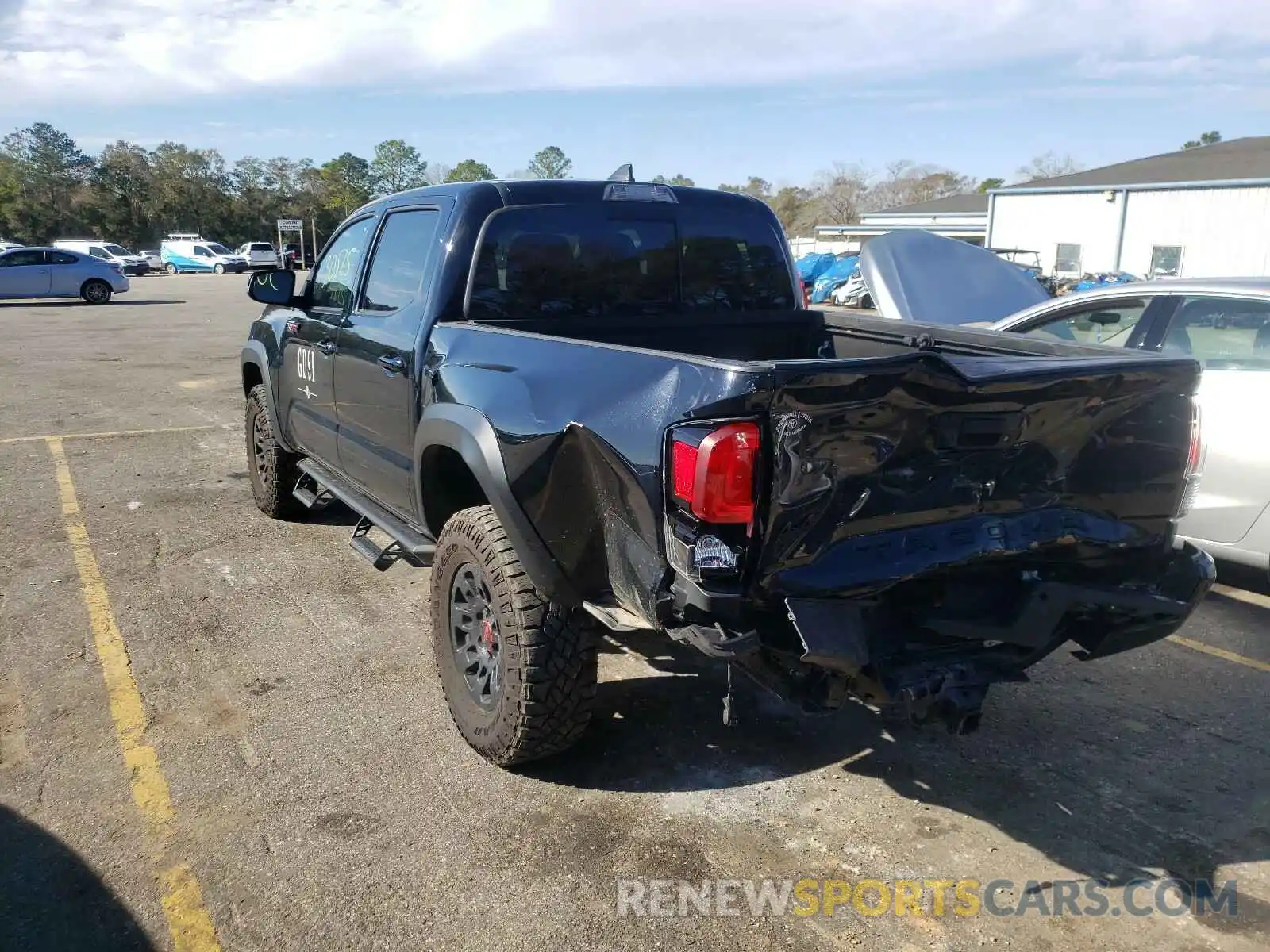 3 Фотография поврежденного автомобиля 5TFCZ5AN5KX195792 TOYOTA TACOMA 2019