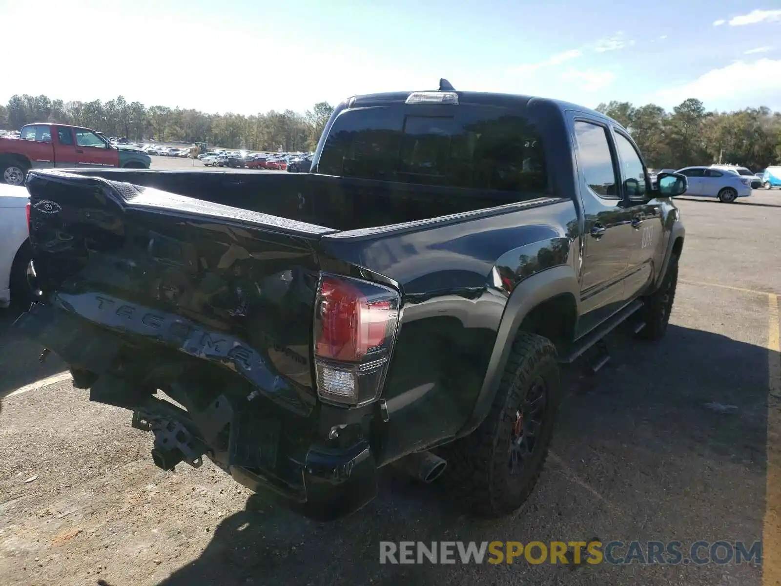 4 Фотография поврежденного автомобиля 5TFCZ5AN5KX195792 TOYOTA TACOMA 2019