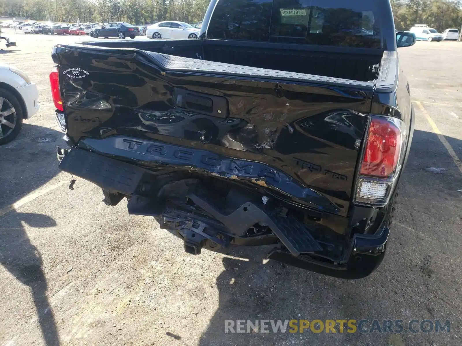 9 Photograph of a damaged car 5TFCZ5AN5KX195792 TOYOTA TACOMA 2019