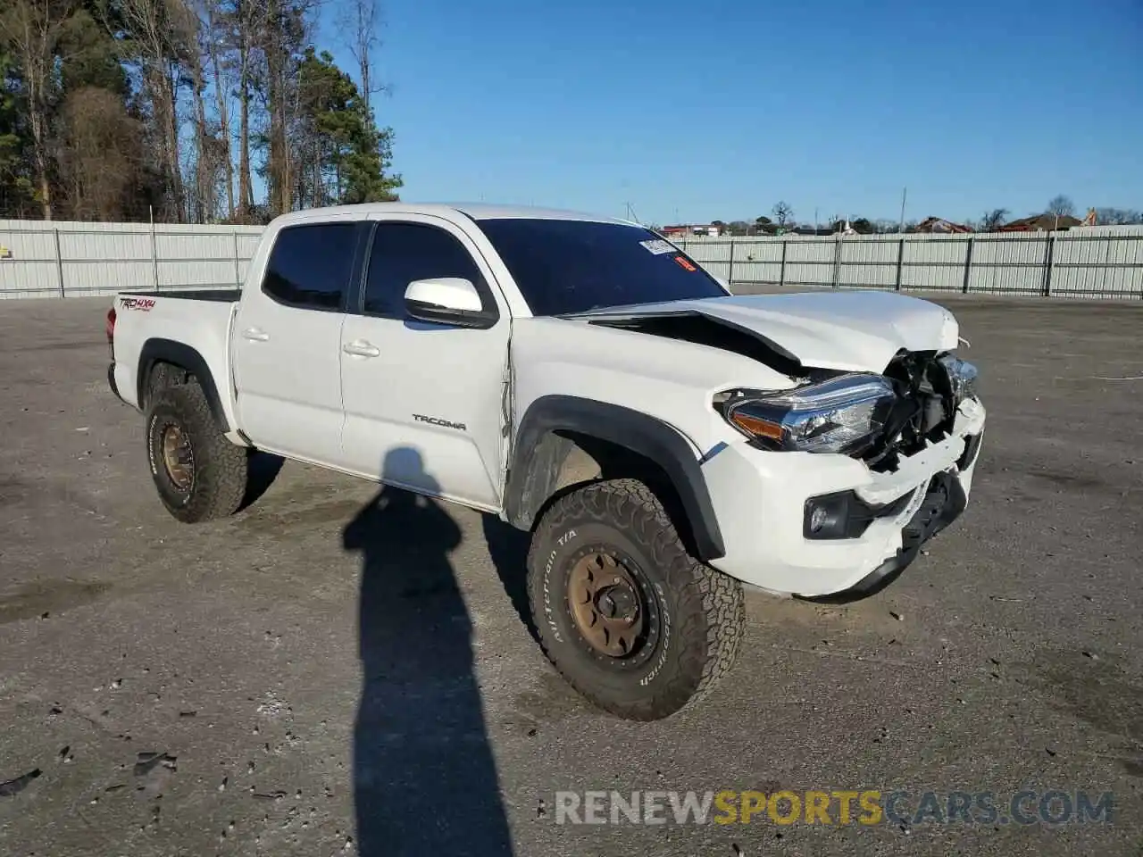 4 Фотография поврежденного автомобиля 5TFCZ5AN5KX201543 TOYOTA TACOMA 2019