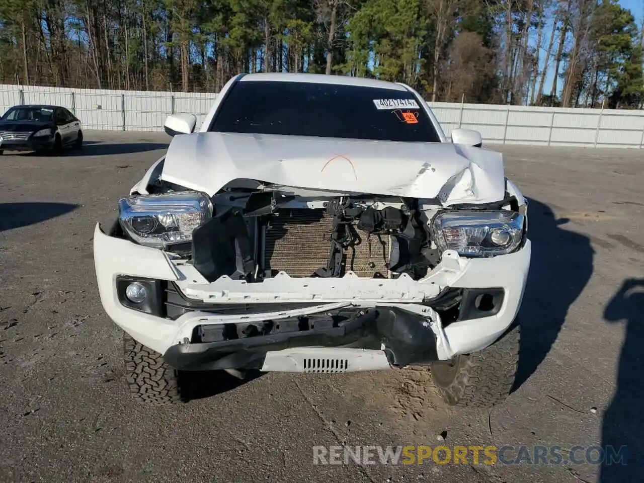 5 Photograph of a damaged car 5TFCZ5AN5KX201543 TOYOTA TACOMA 2019