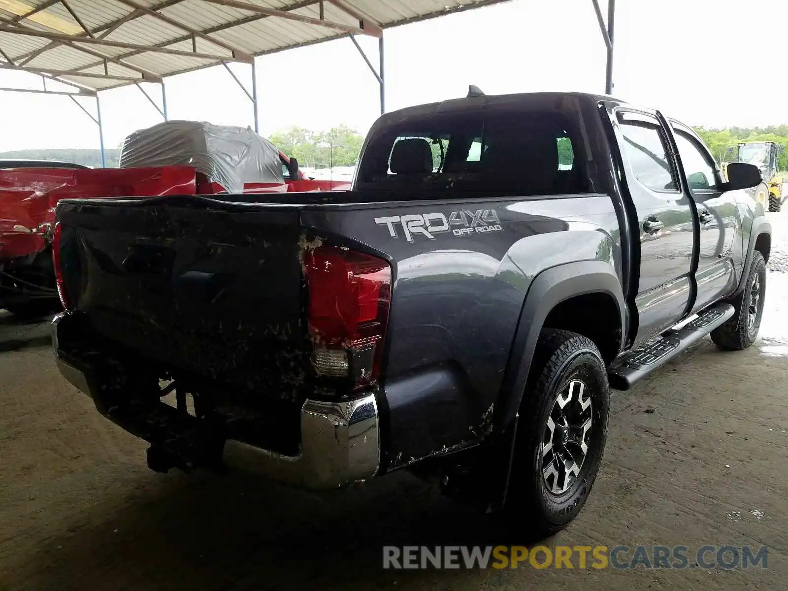 4 Фотография поврежденного автомобиля 5TFCZ5AN5KX203261 TOYOTA TACOMA 2019